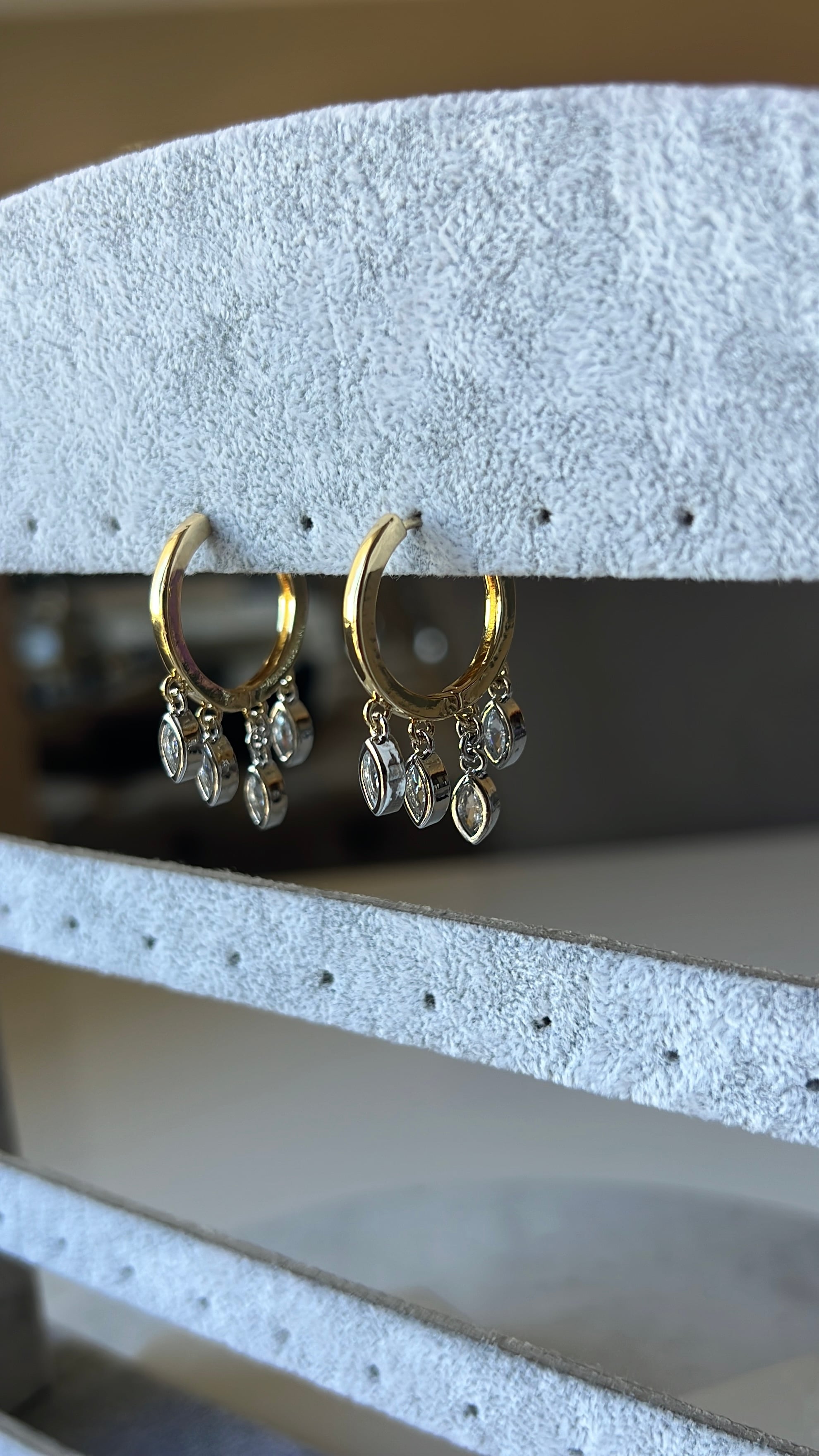 MRS marka model damla taş sallantılı küpe  - Gold-Gümüş mix