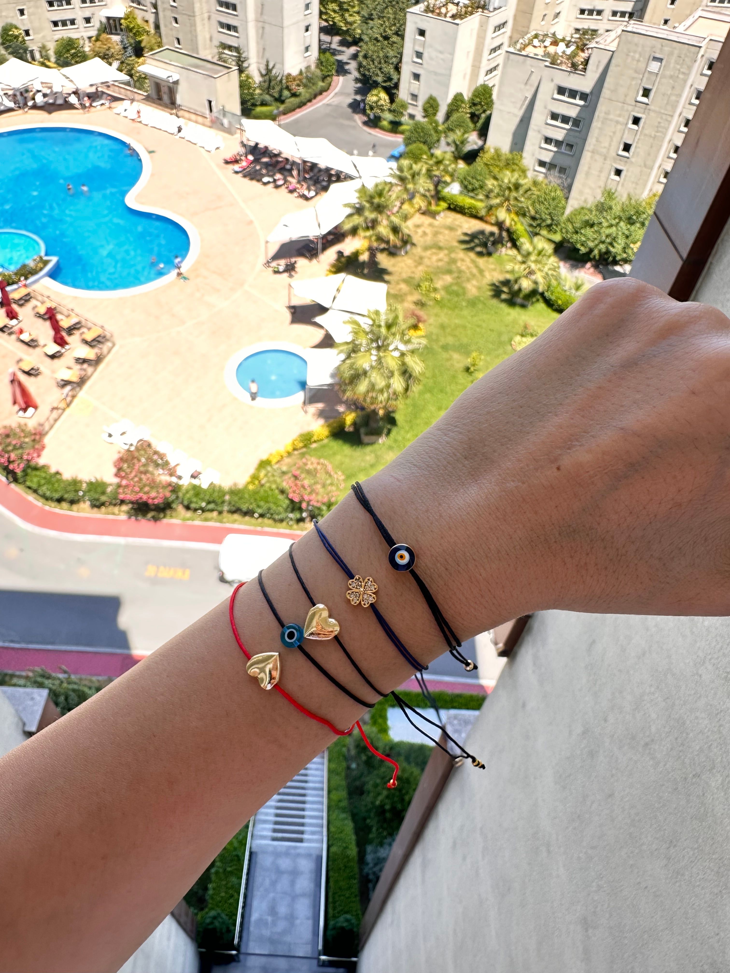 Gold renk taşlı yonca model lacivert ip bileklik