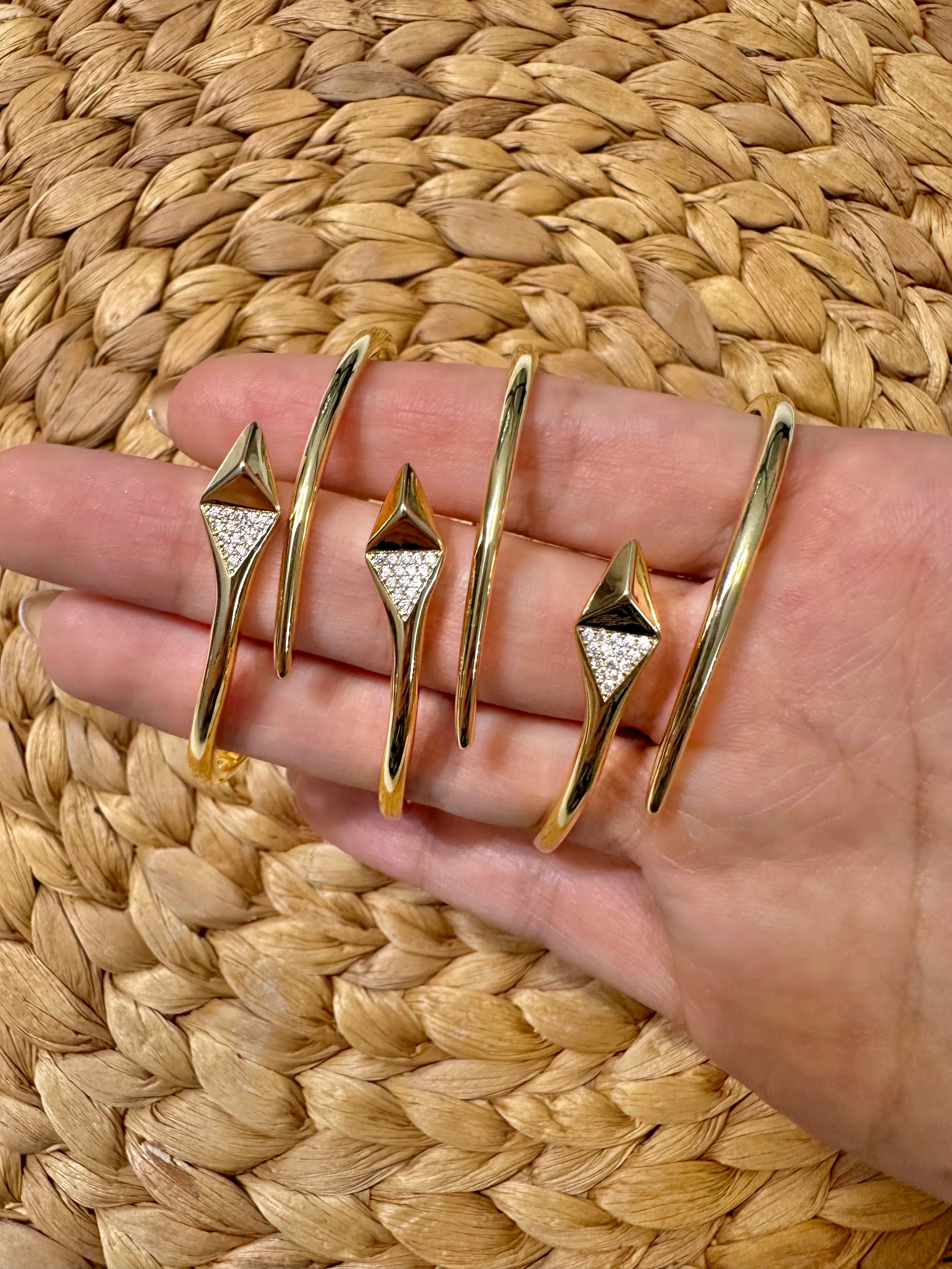 Özel seri gömme zirkon taşlı yılan model kelepçe gold