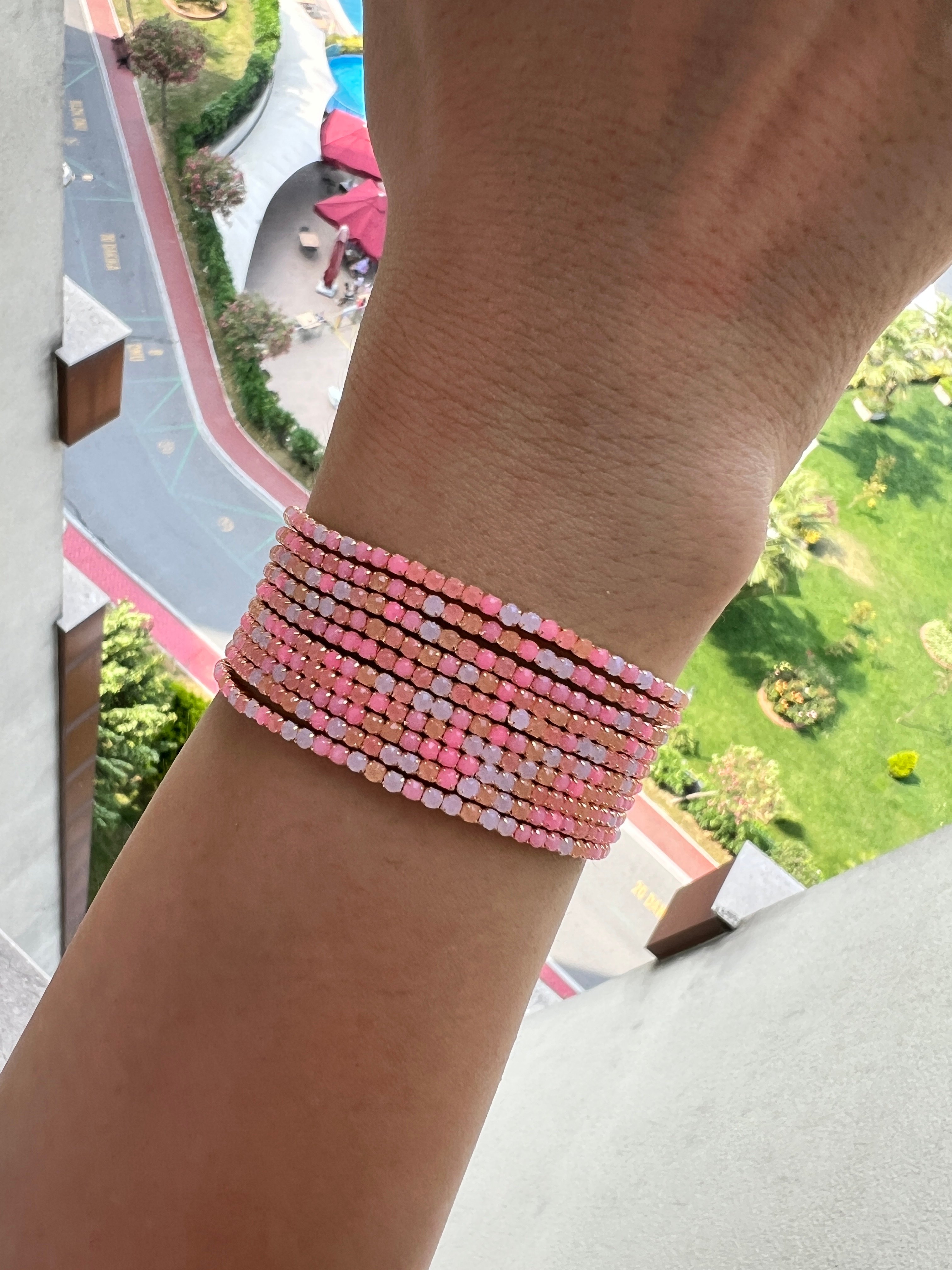Özel seri pembe taşlı yaylı bileklik gold