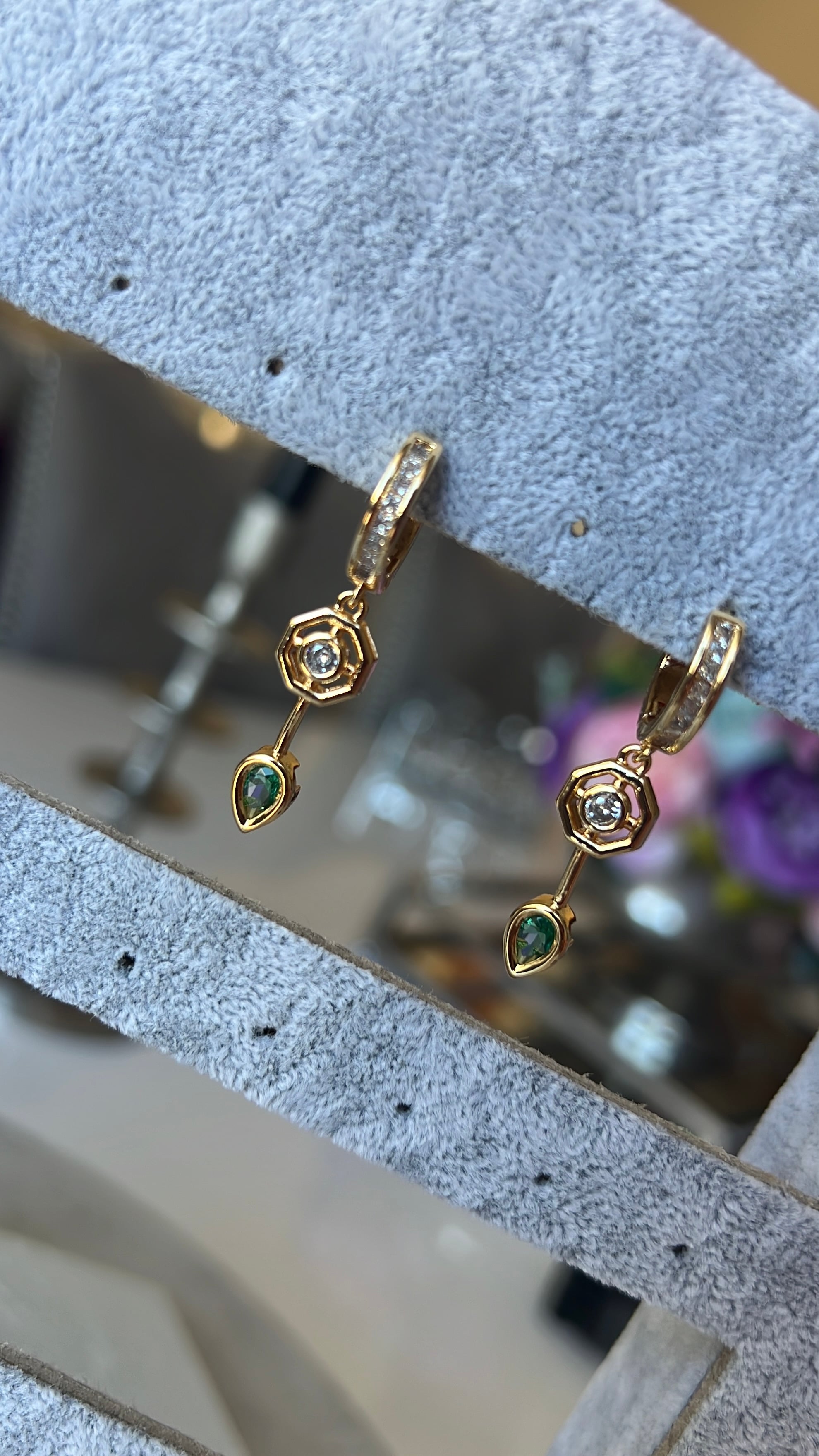 Özel seri yeşil zirkon taşlı sallantılı element küpe gold