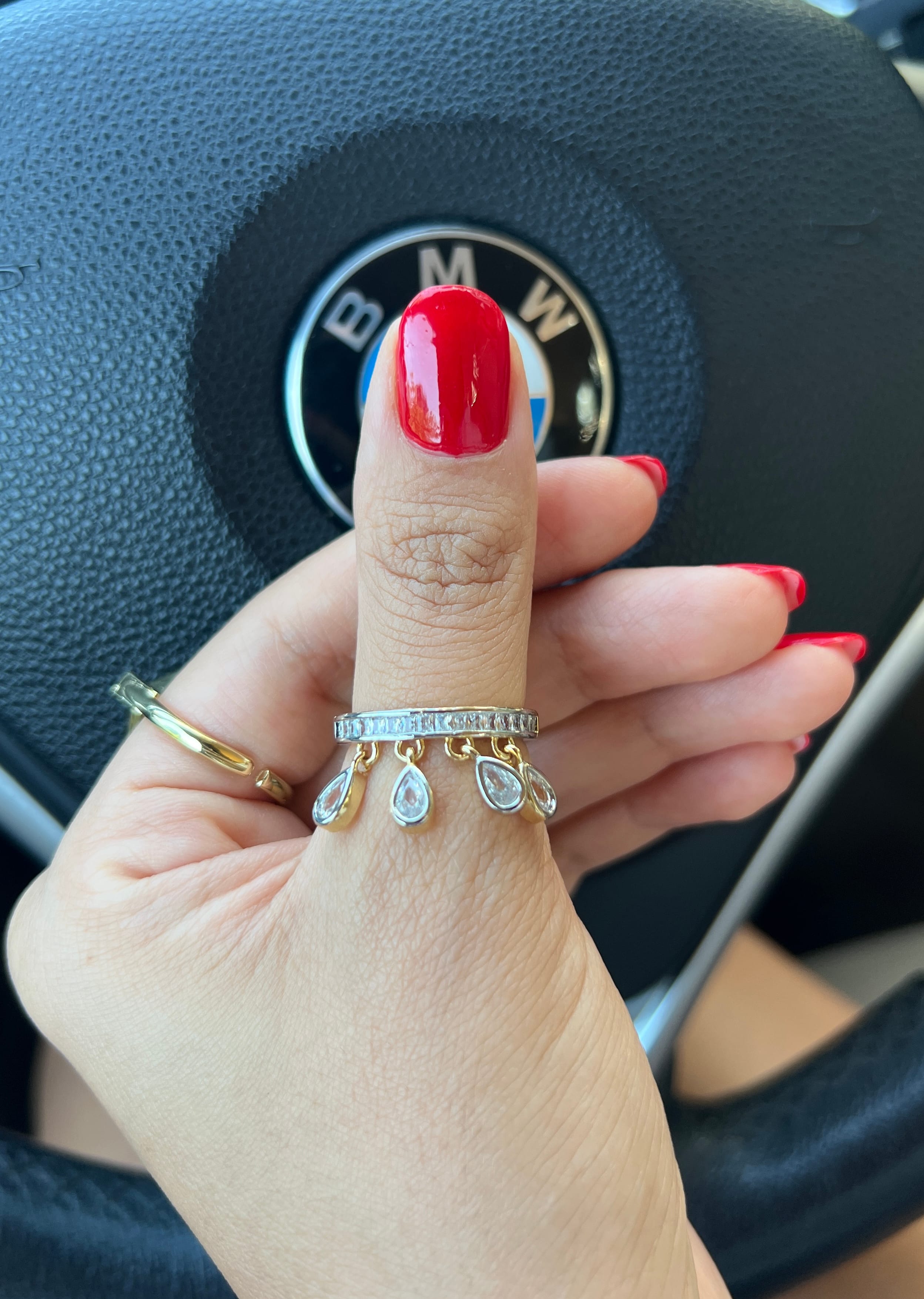 MRS marka model damla taş sallantılı yüzük gold
