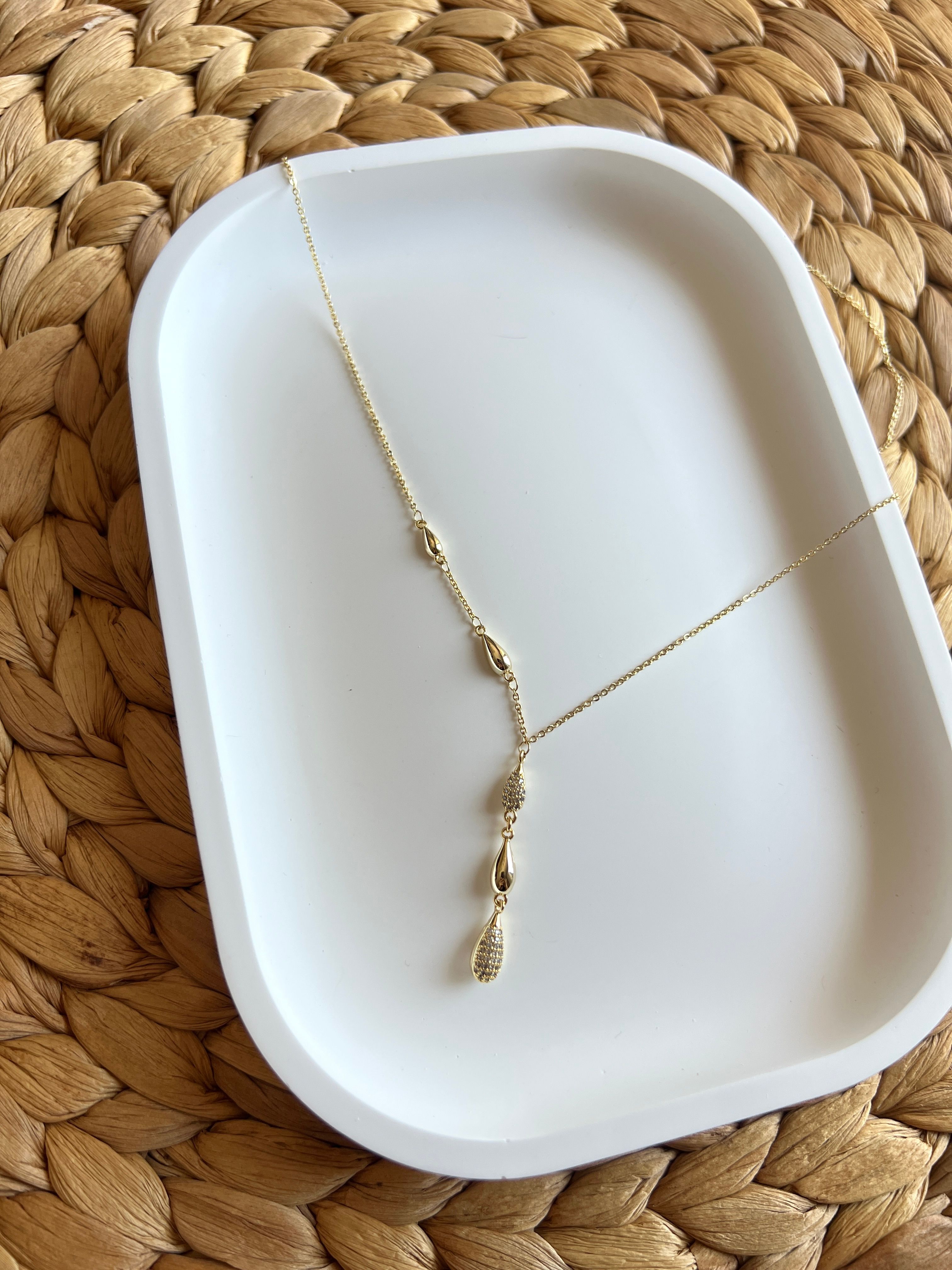 Özel seri damla model zirkon taşlı kolye gold