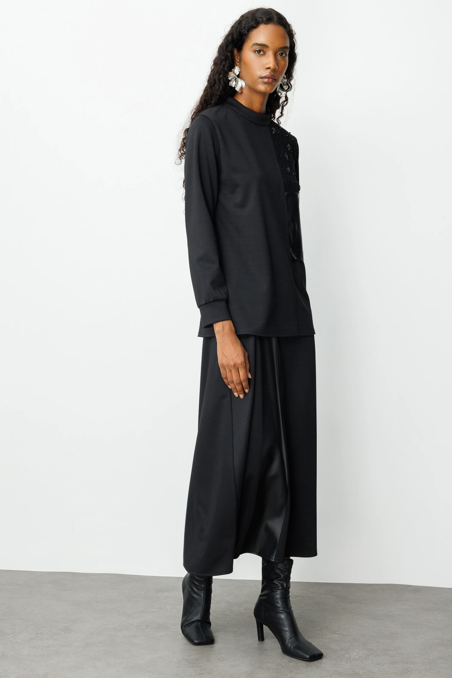 ÜÇLÜ KESİKLİ ETEKLİ TAKIM 6175