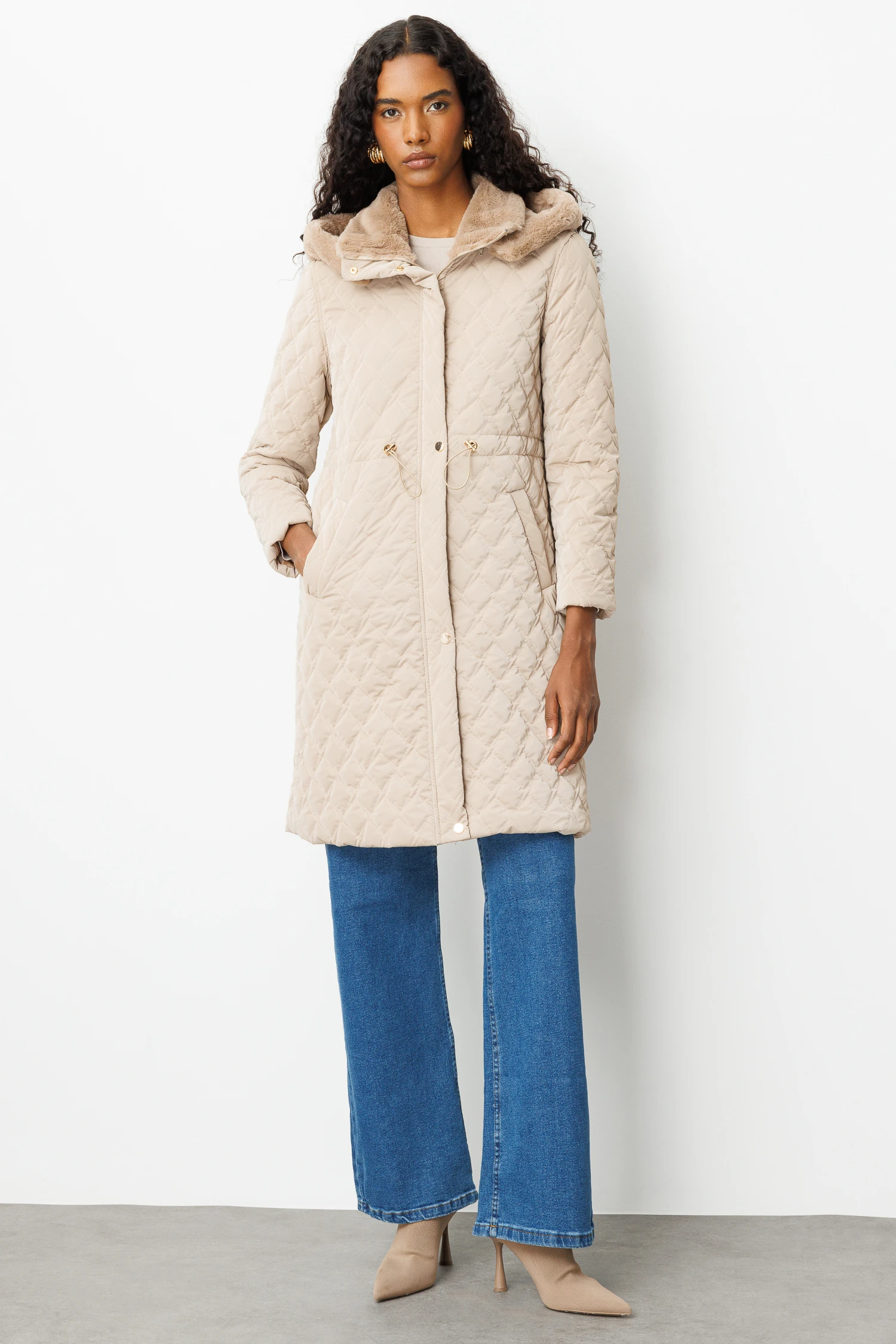 BOYNU KÜRKLÜ KABAN 9242