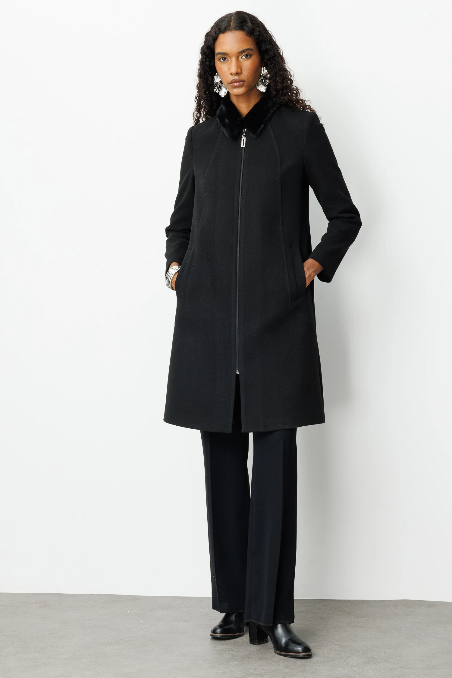 YAKASI DAR KÜRKLÜ KABAN 9222