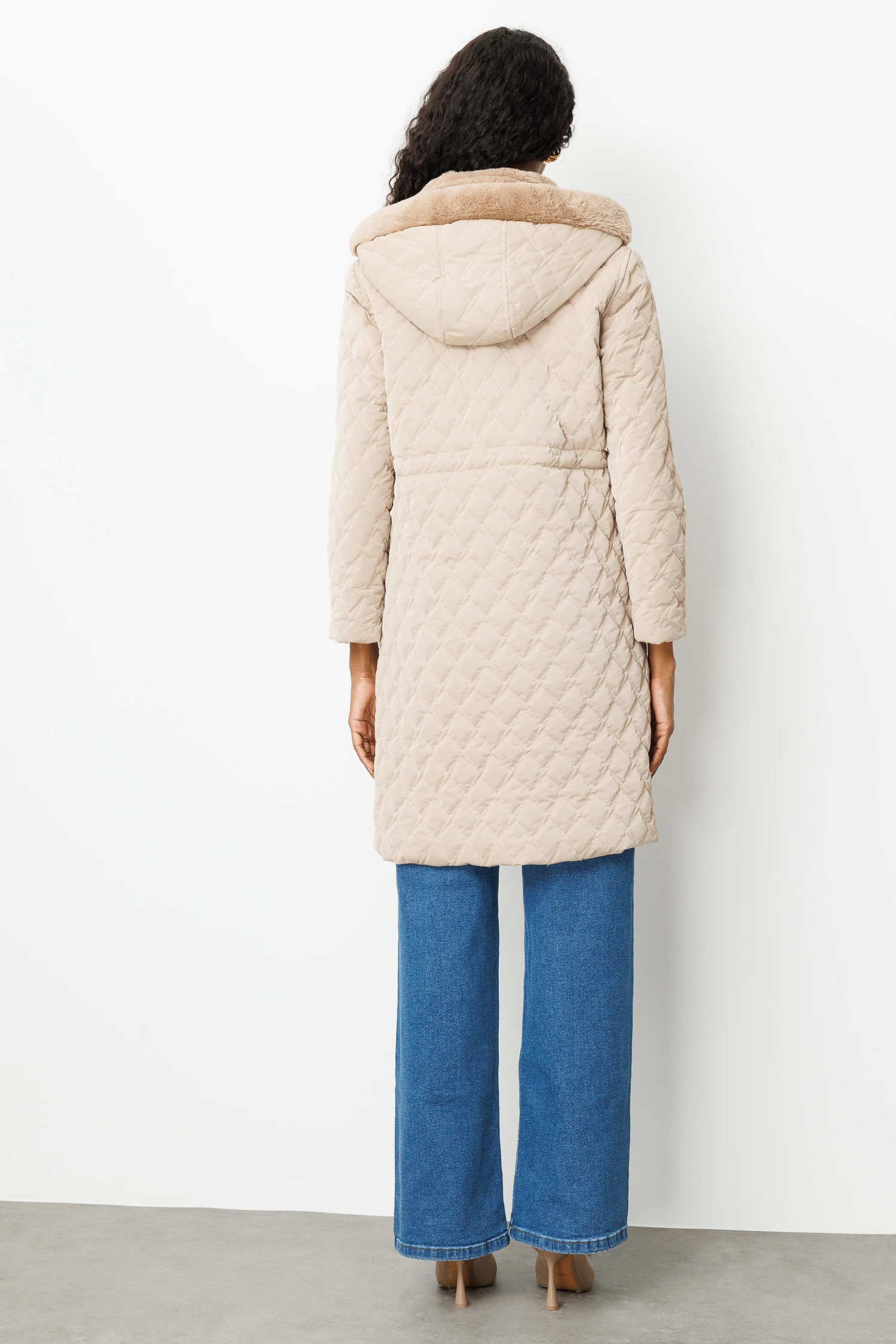 BOYNU KÜRKLÜ KABAN 9242