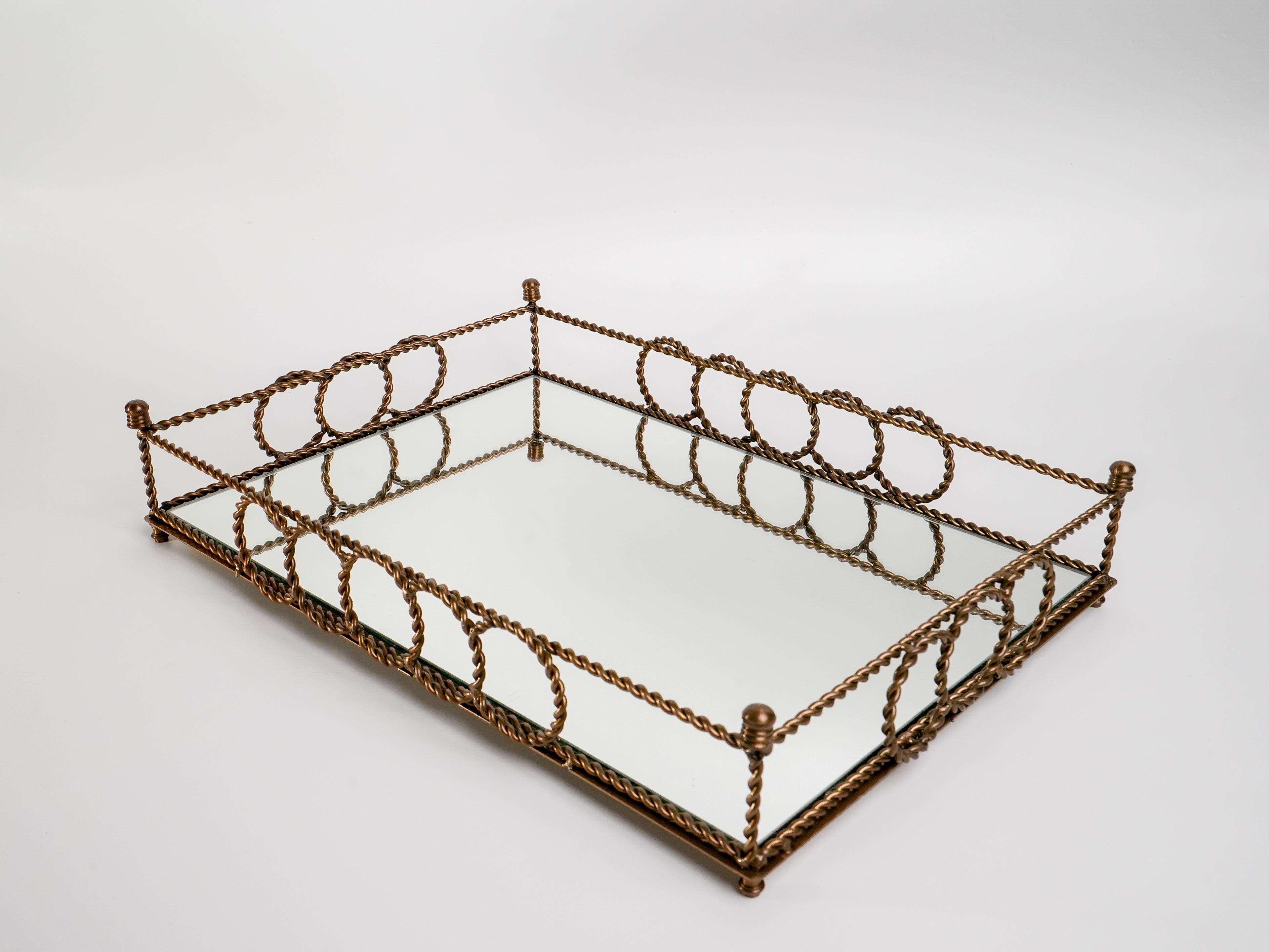 Gold Rope Circle" – Aynalı Metal Sunum Tepsisi