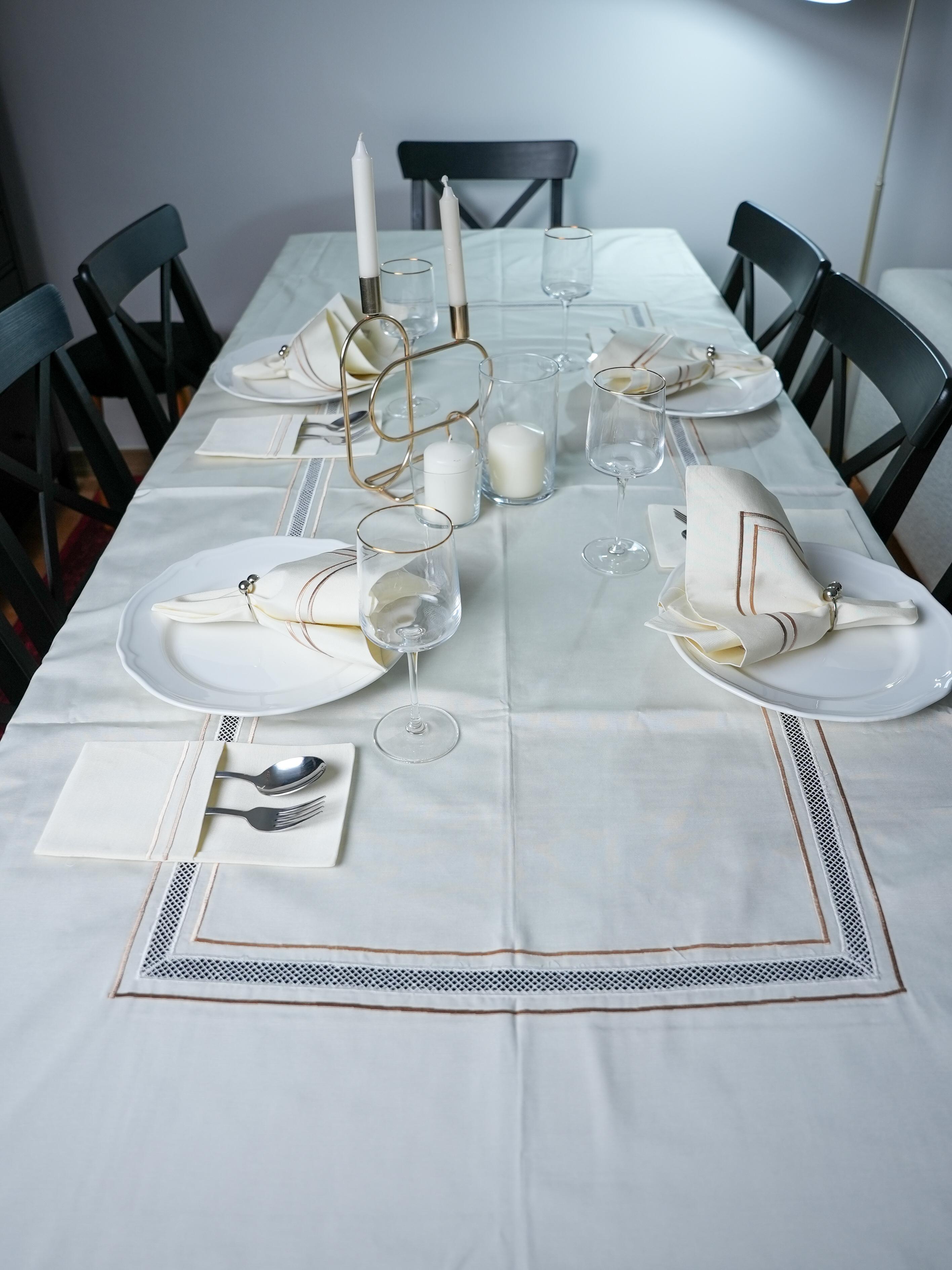 Élégance Tissée – Beige Grid