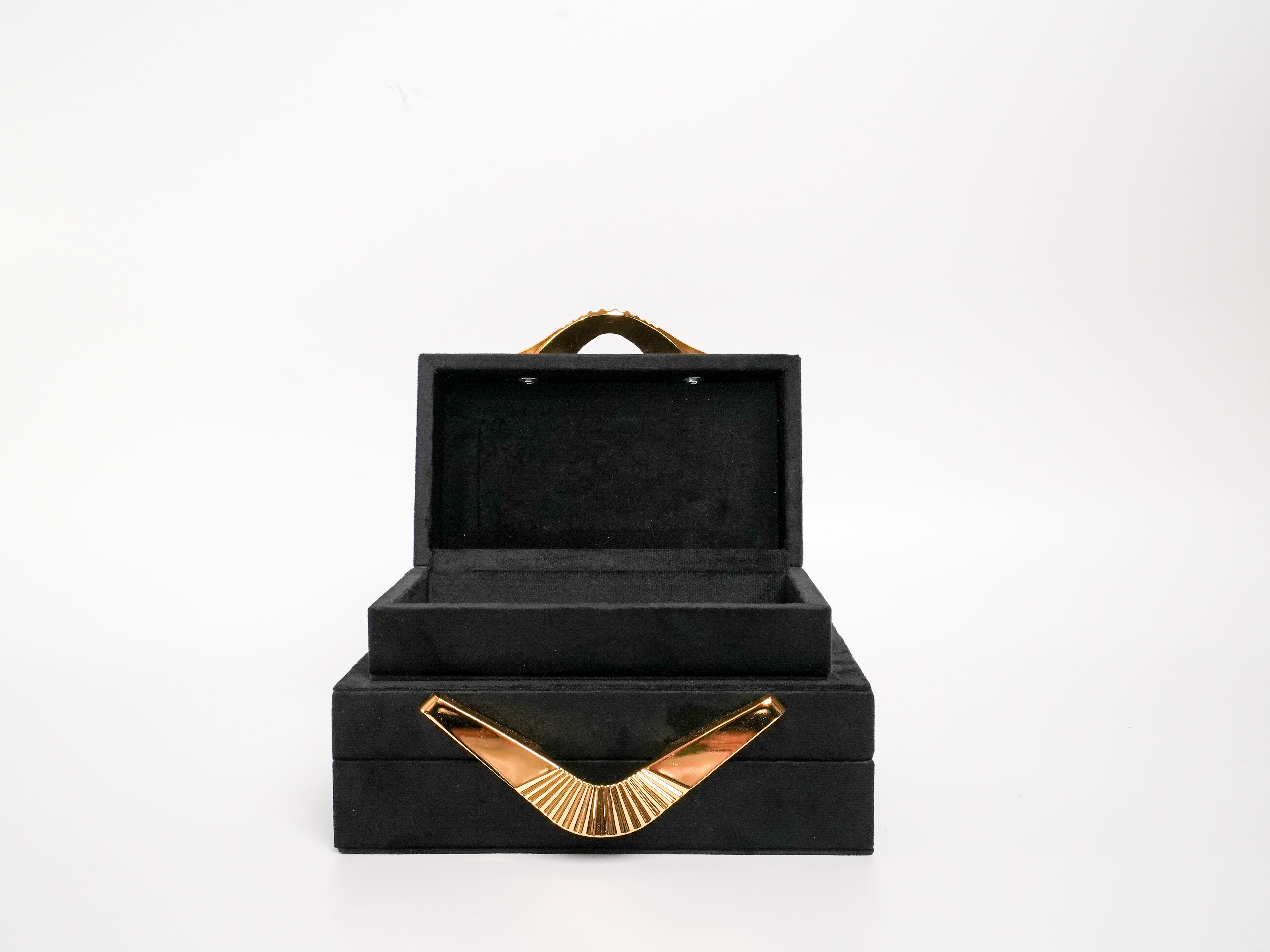 Velvet Lux – Gold V Detaylı Kadife Kutulu Dekor Seti (2’li)