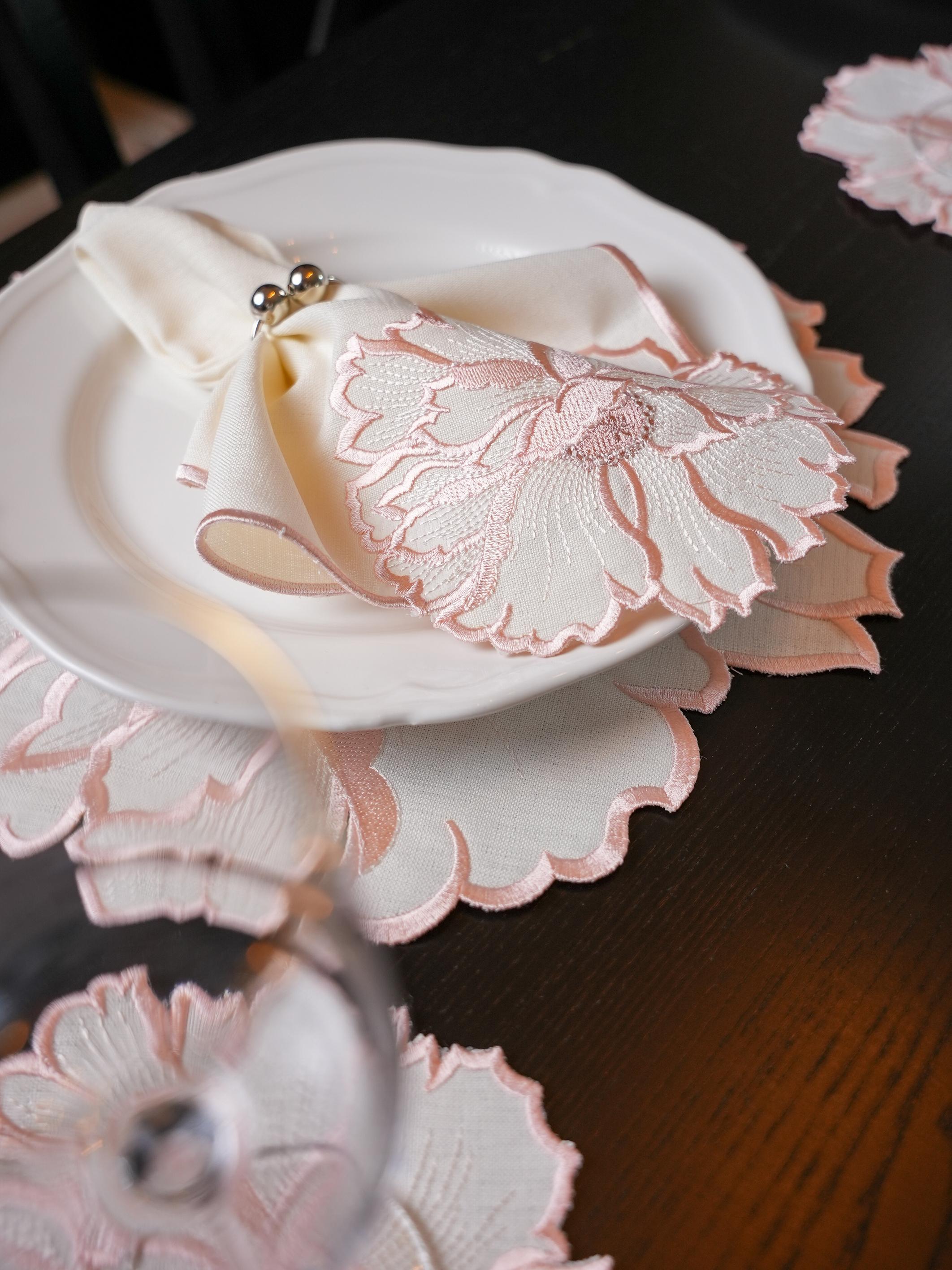 Fleur de Lin – Blush Petal