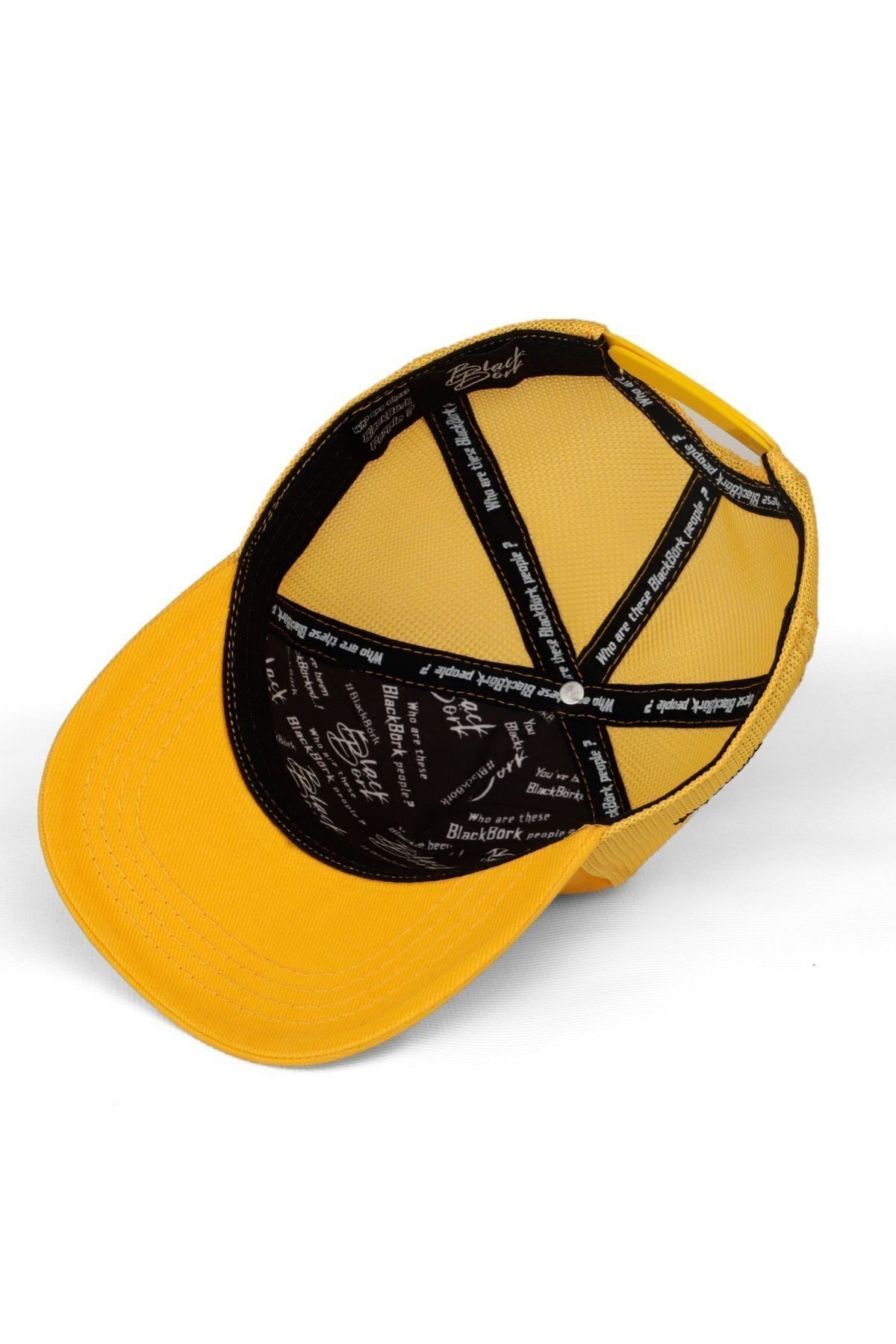 Gorra trucker infantil amarilla con logo de pollito