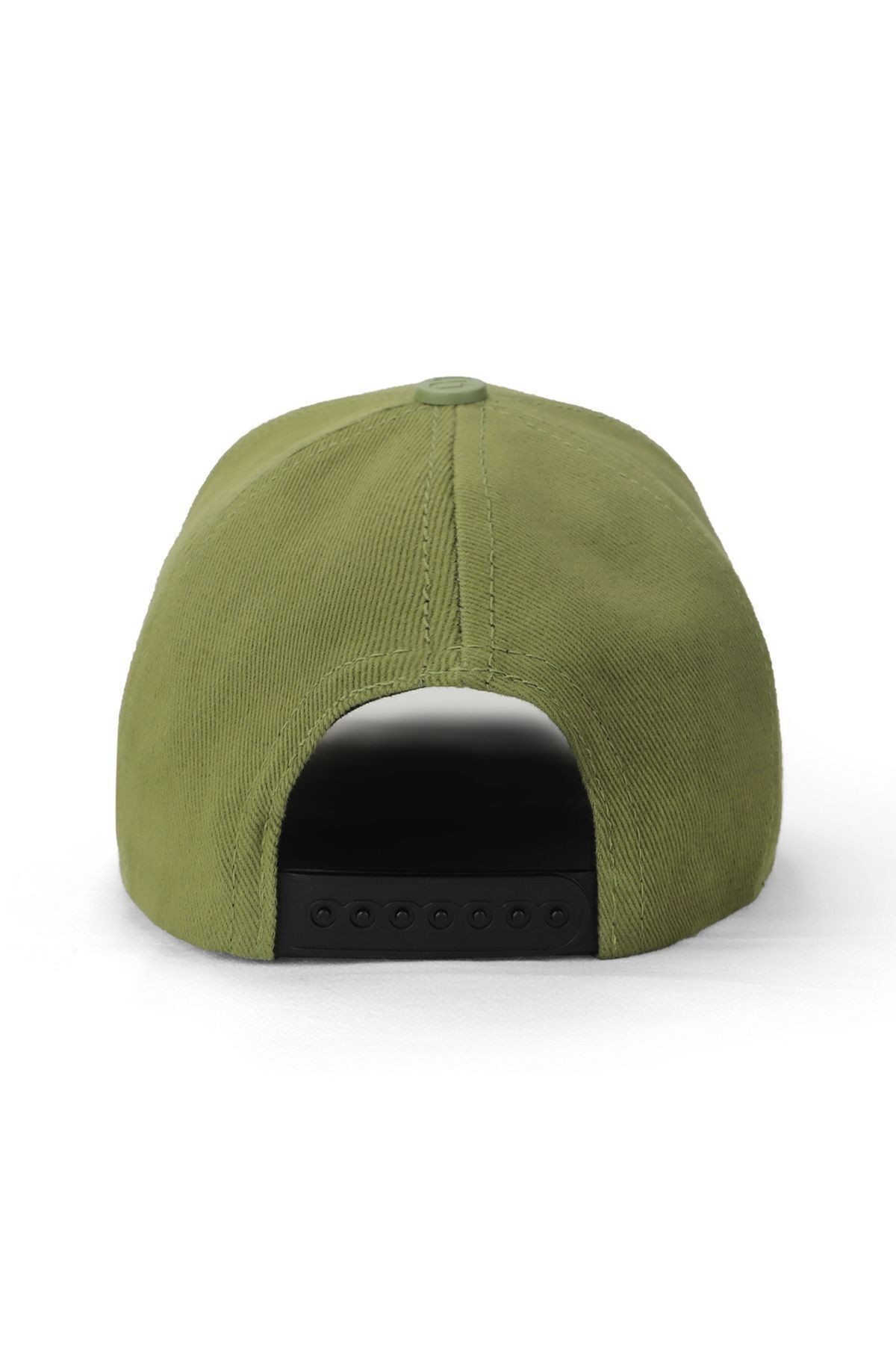 Green children's baseball cap with chameleon logo