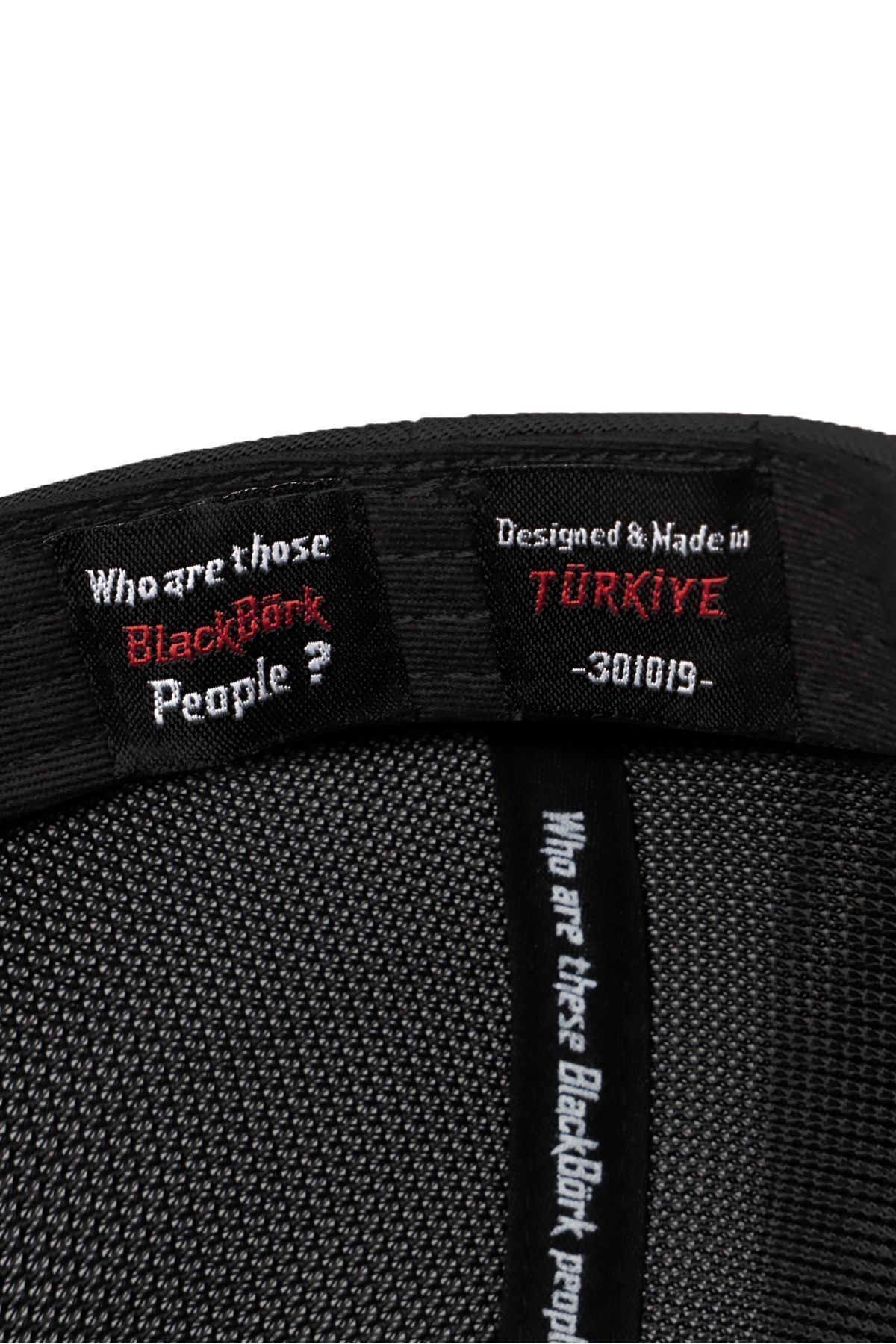 Gorra trucker negre Cordura amb logo de Black