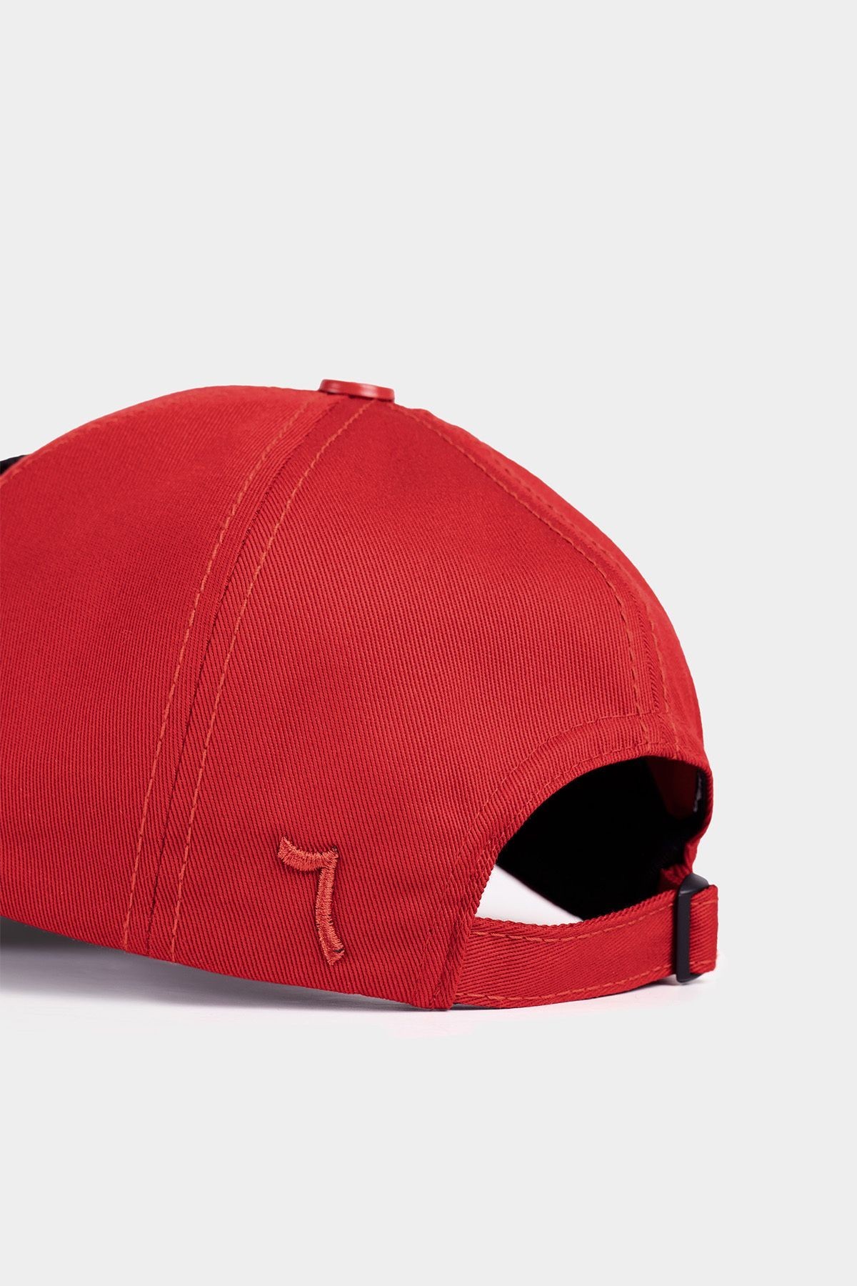 Gorra de béisbol negro-rojo Six con logo de Cinema