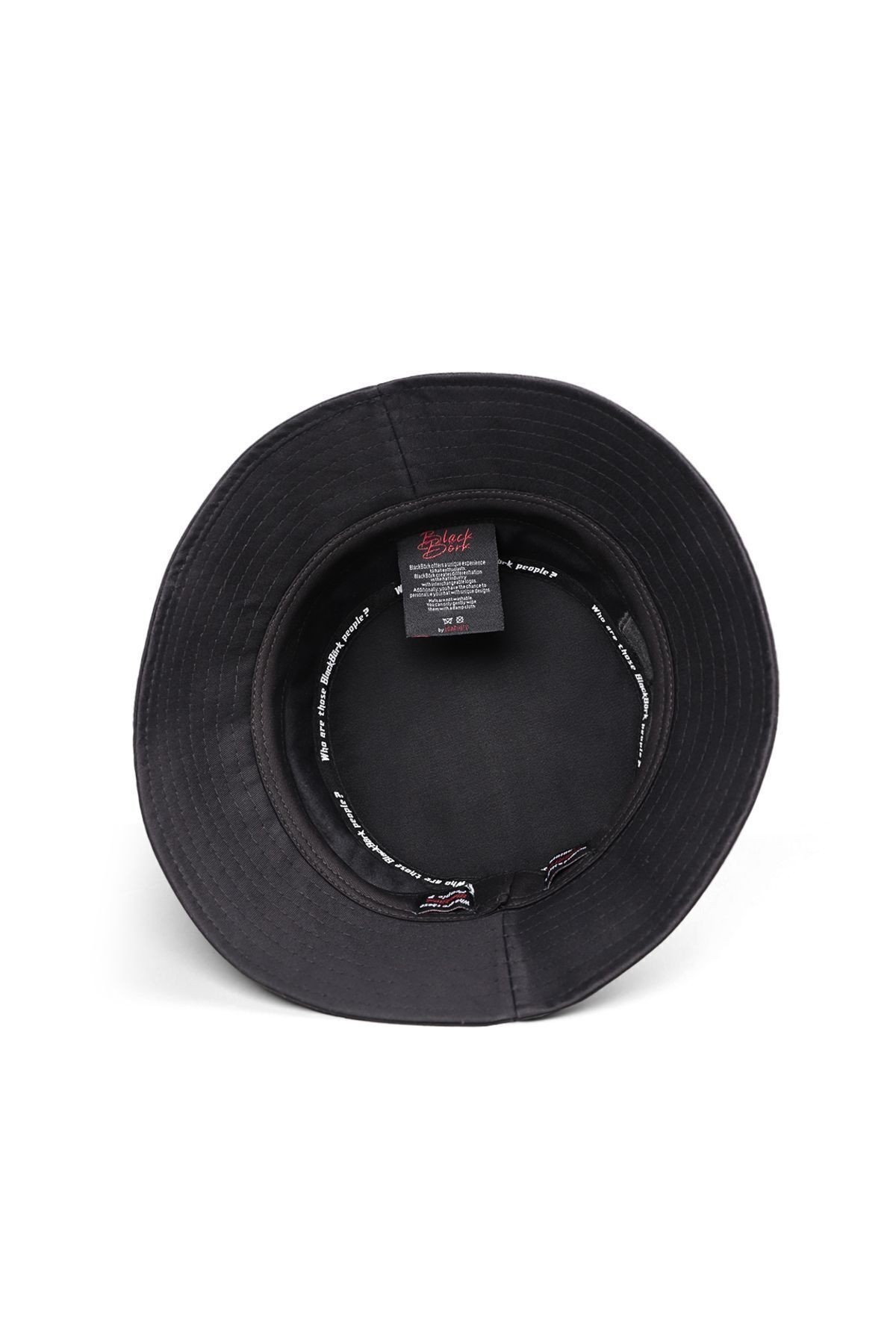 Gorra tipo bucket negra con logo de perro