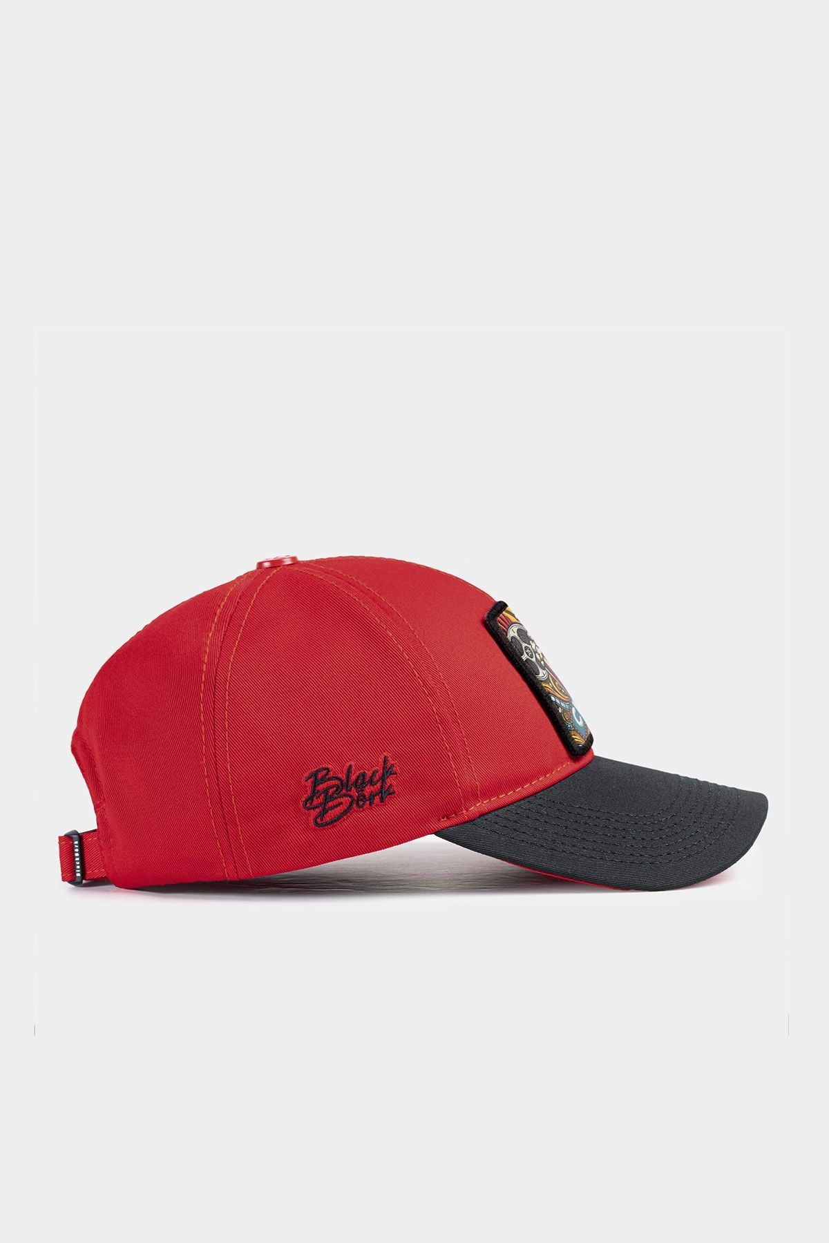 Gorra de béisbol negro-rojo Six con logo de Cinema