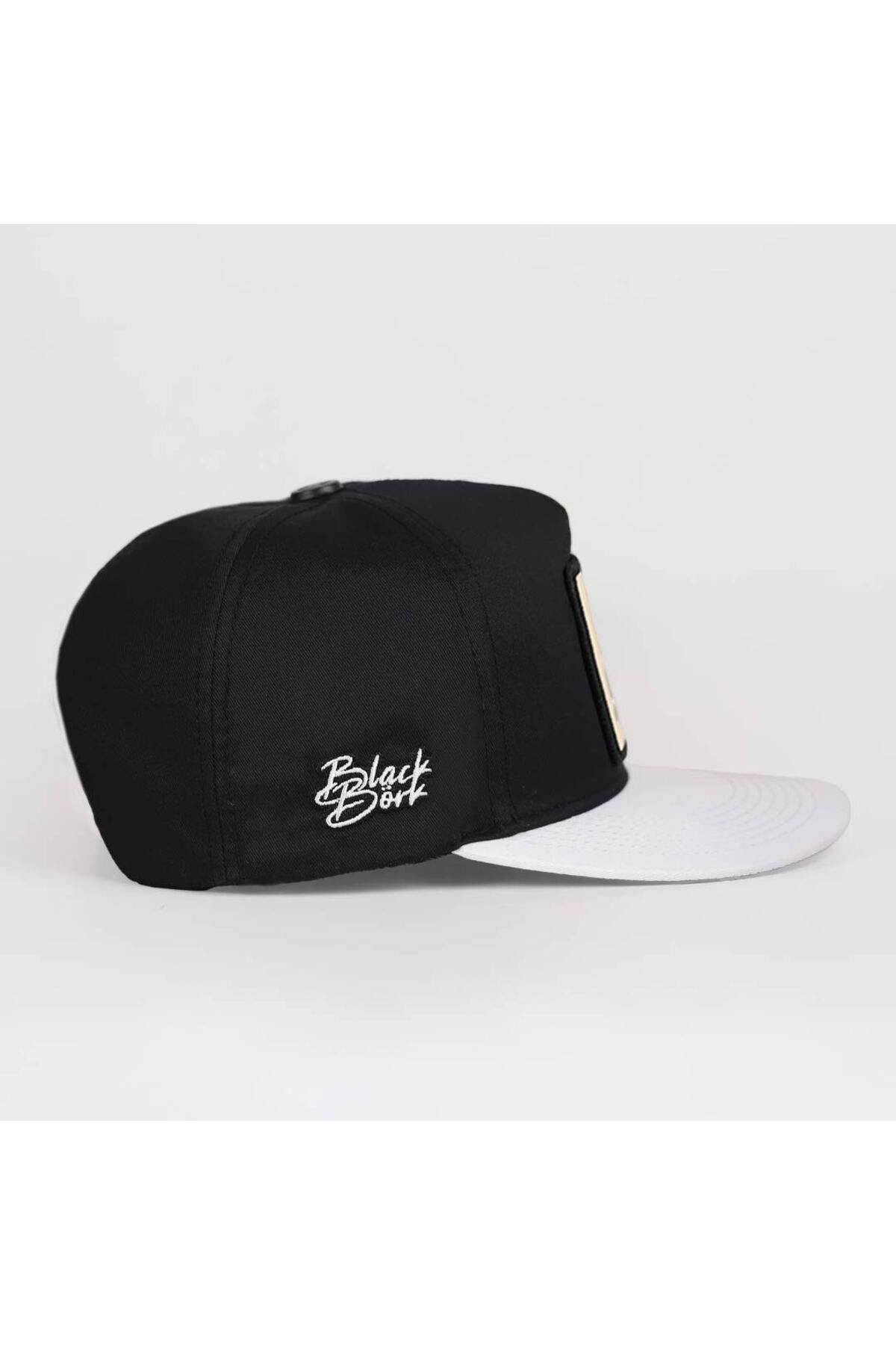 Gorra Hip Hop blanca-negra con logo de oso
