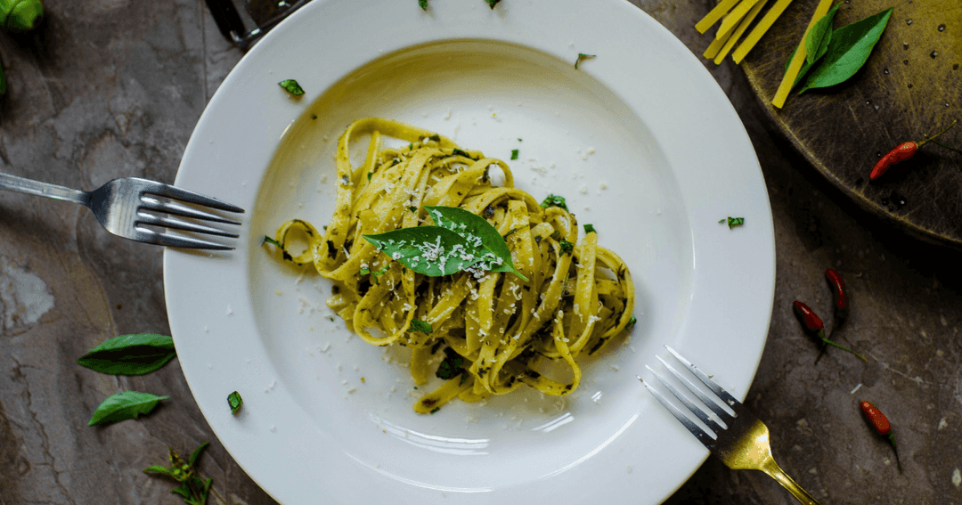 Pesto Soslu Makarna Sunum