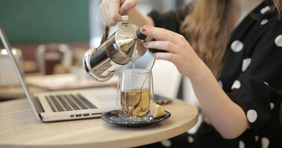 French Press ile Bitki Çayı Hazırlama