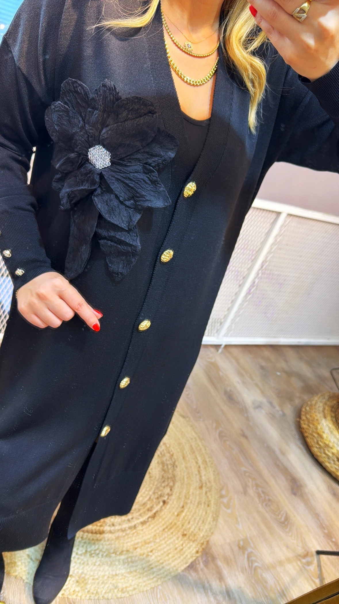 BÜYÜK ÇİÇEK DETAY SİYAH ÇELİK ÖRME HIRKA