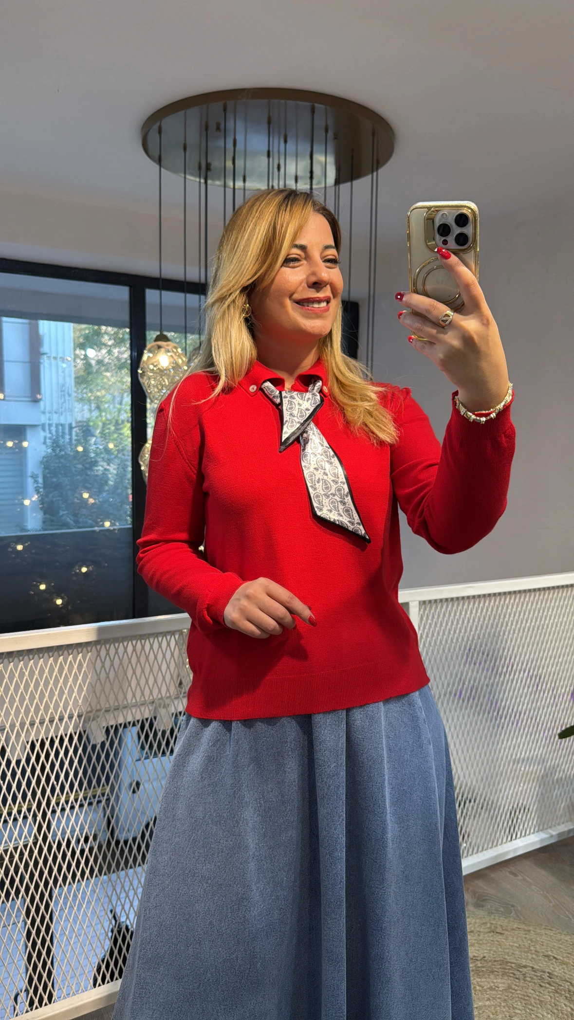 KIRMIZI FULAR YAKA TRİKO