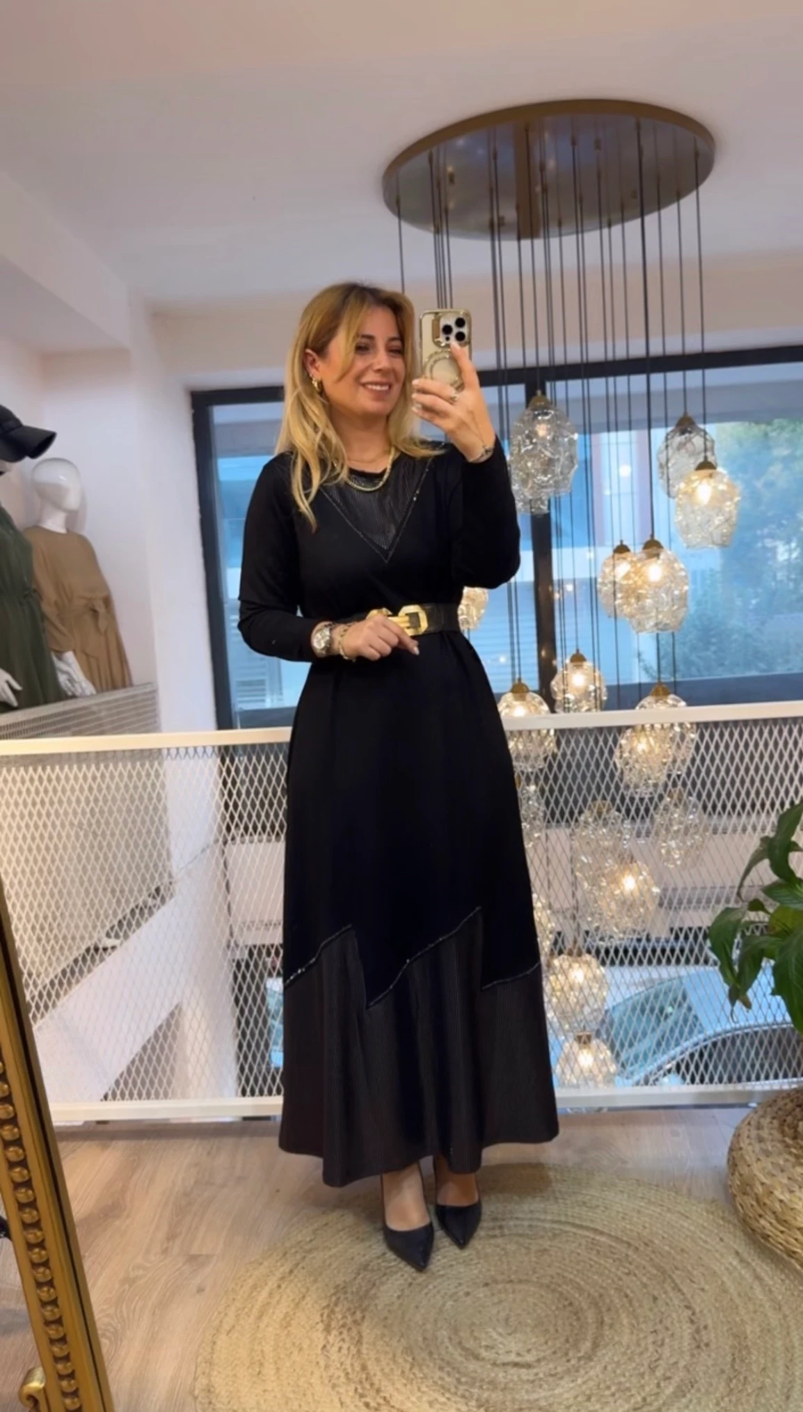 YAKASI TAŞ İŞLEMELİ ELBİSE 6383