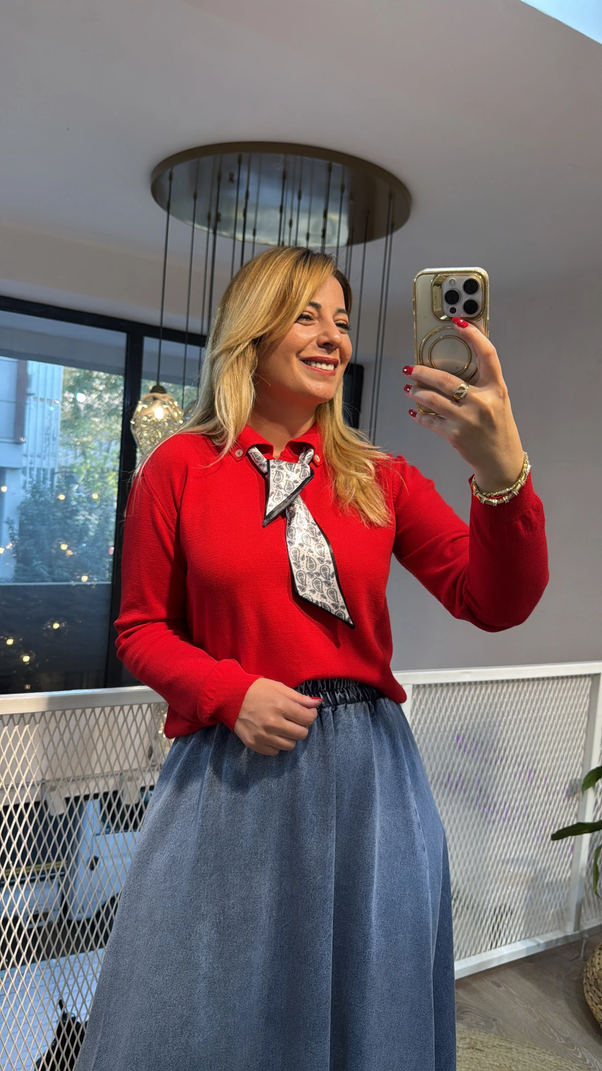 KIRMIZI FULAR YAKA TRİKO