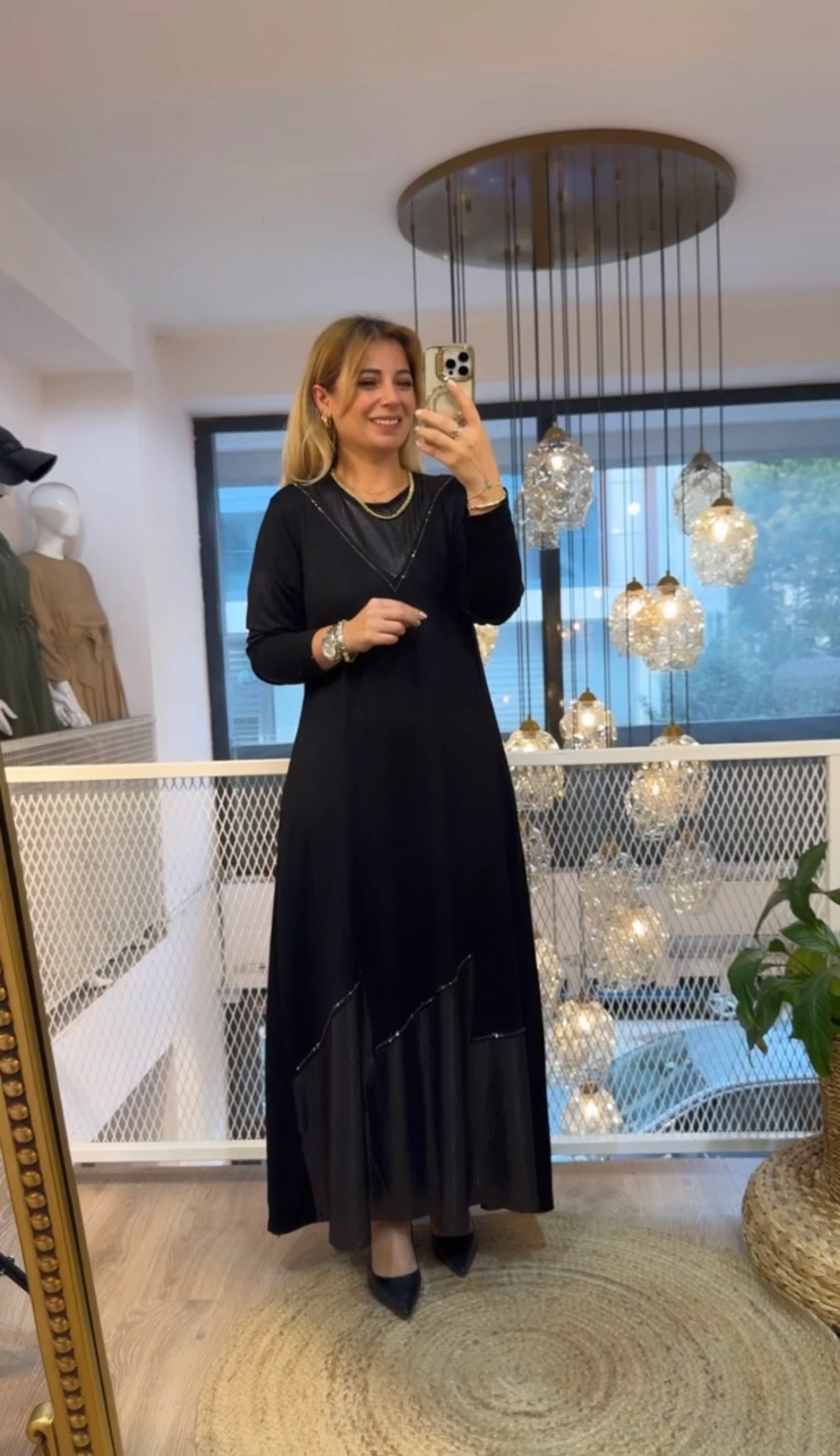 YAKASI TAŞ İŞLEMELİ ELBİSE 6383