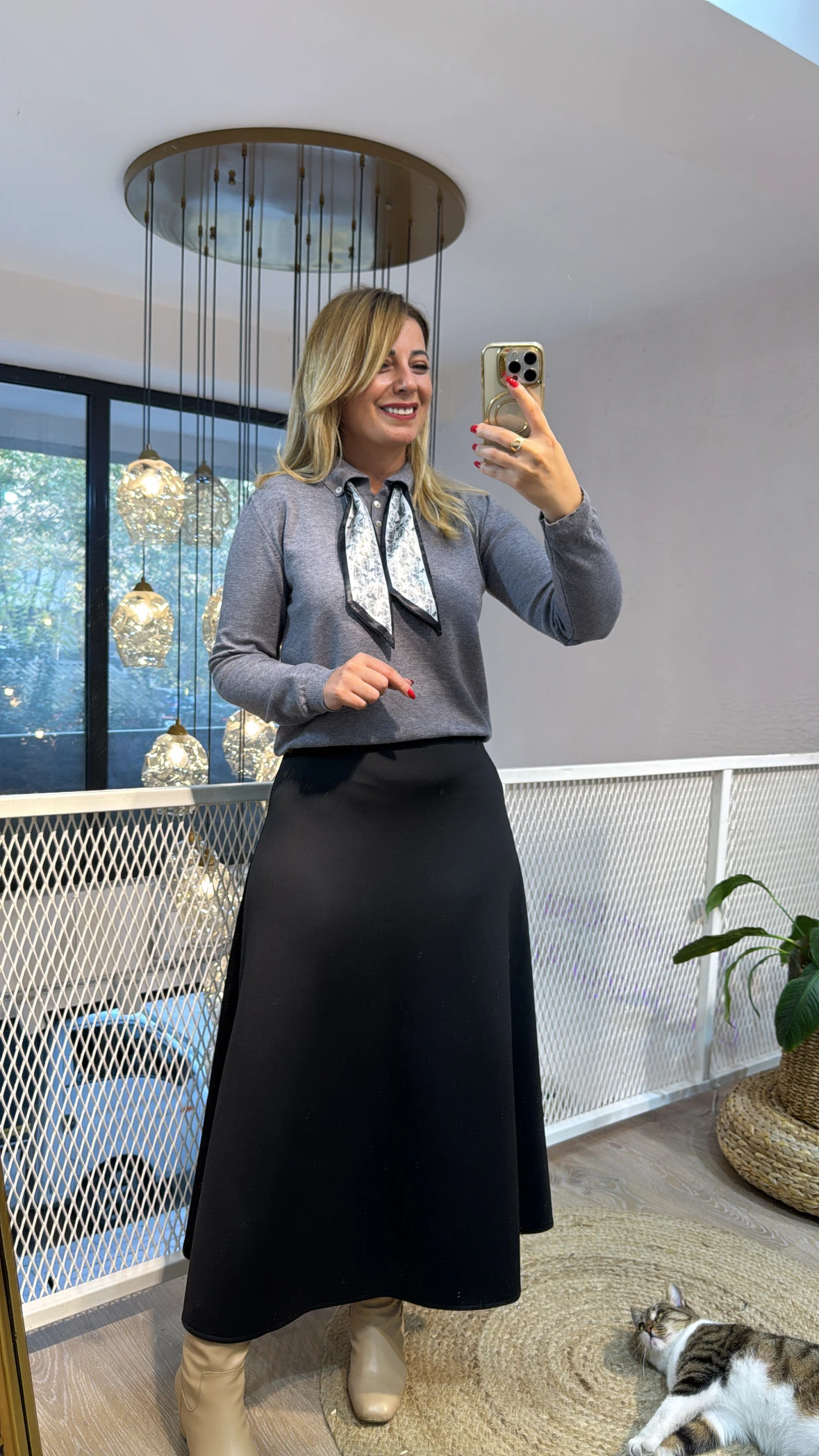 GRİ FULAR YAKA TRİKO