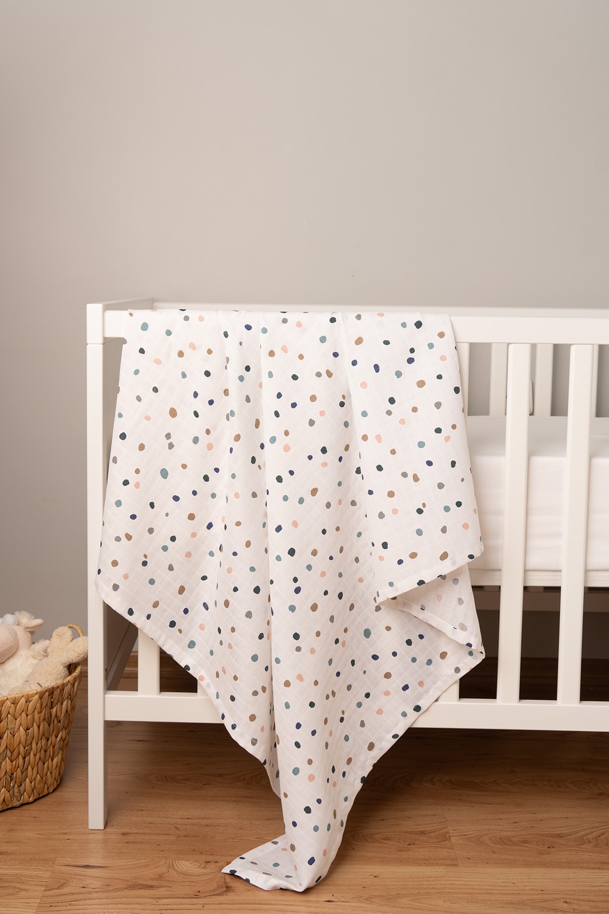 BABYNENA Asimetrik Puantiyeli Çok Amaçlı İnce Müslin Örtü - 100 x 120 Cm