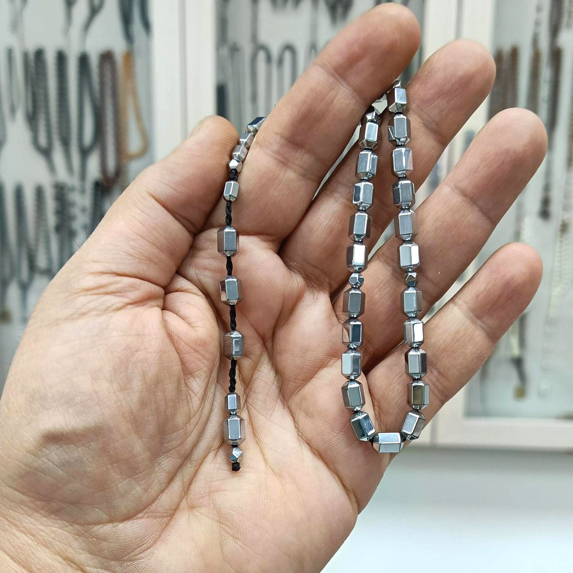 Bilek Boy Fasetalı Kapsül Kesim Gümüş Renk Hematit Taşı Tesbih 5 x 8 mm