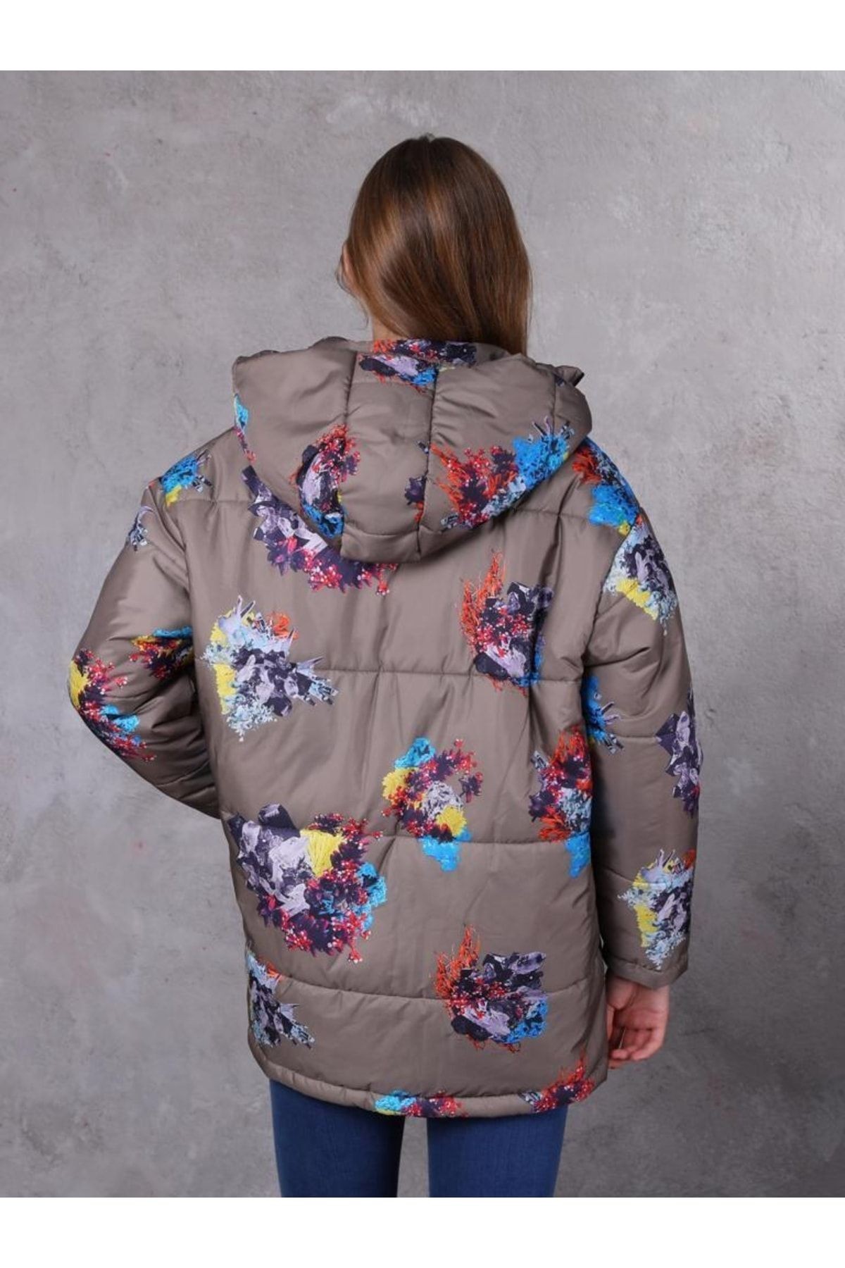 Oversize Retro Gate Dijital Art Puffer Mont Kadın