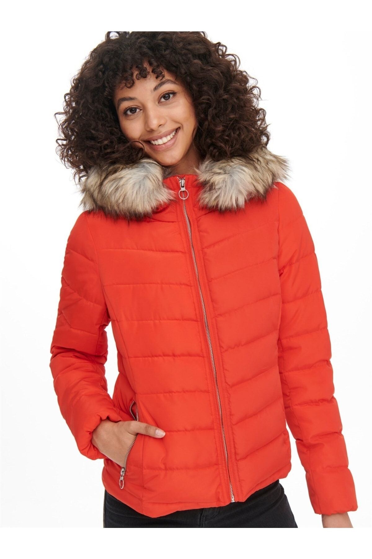 15158943 Onlnewellan Quilted Hood Jacket Cc Otw Kadın Mont Red Alert