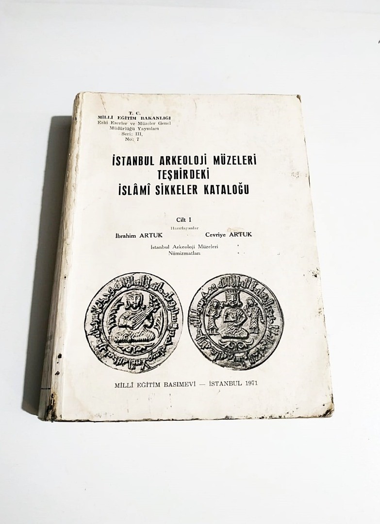 İstanbul Arkeoloji Müzeleri Teşhirdeki İslami Sikkeler Kataloğu İbrahim ARTUK - Cevriye ARTUK / Cilt 1 - Kitap