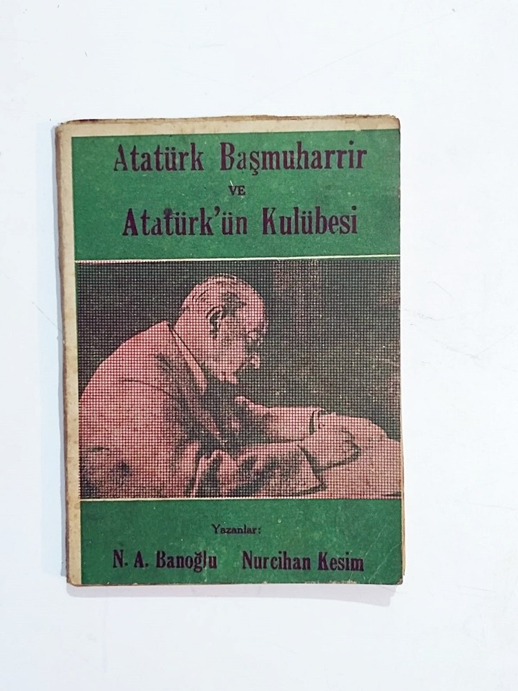 Atatürk Başmuharrir ve Atatürk'ün Kulübesi / N.A. Banoğlu - Kitap