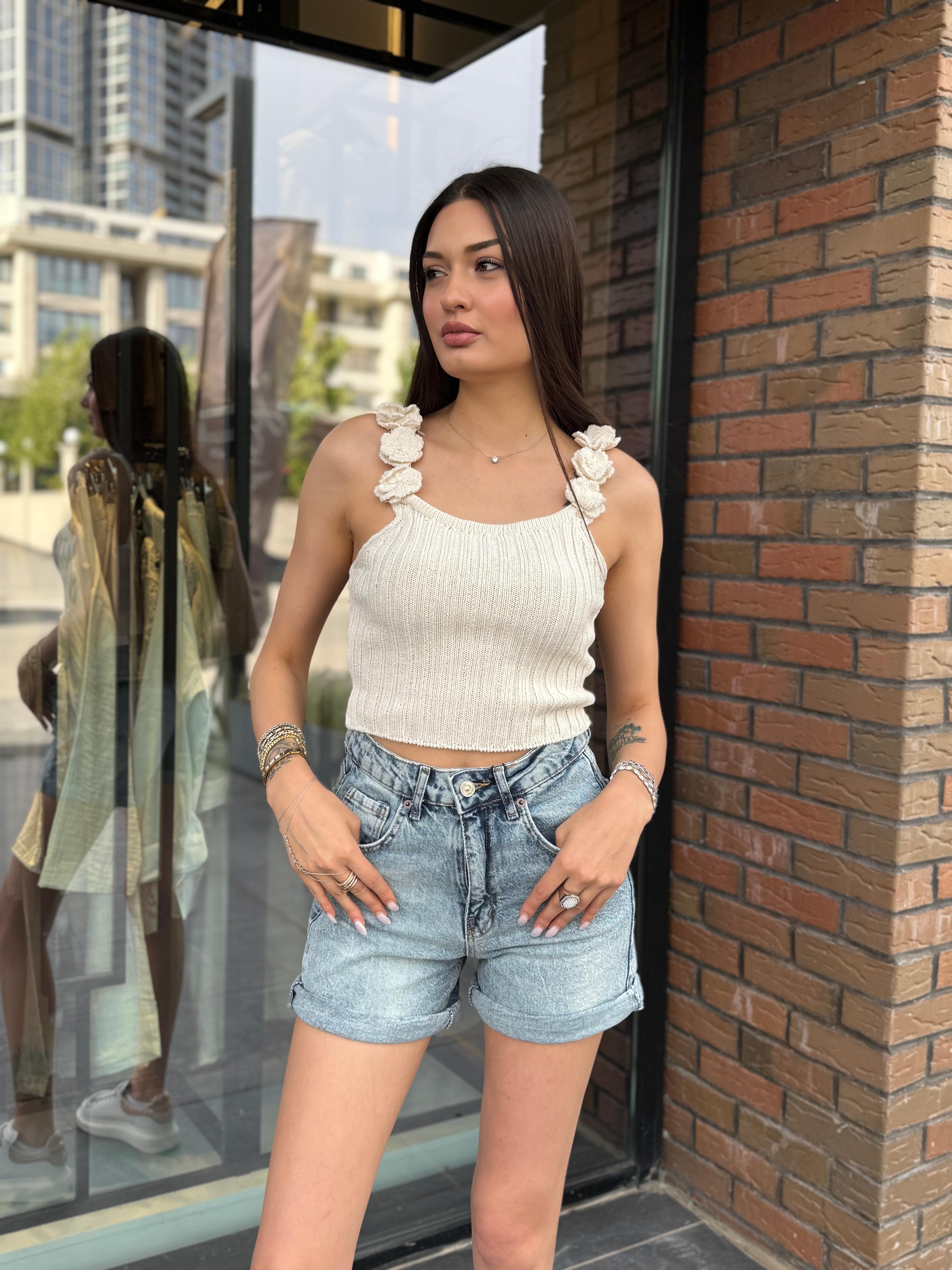 Çiçekli Askılı Crop Triko - Krem