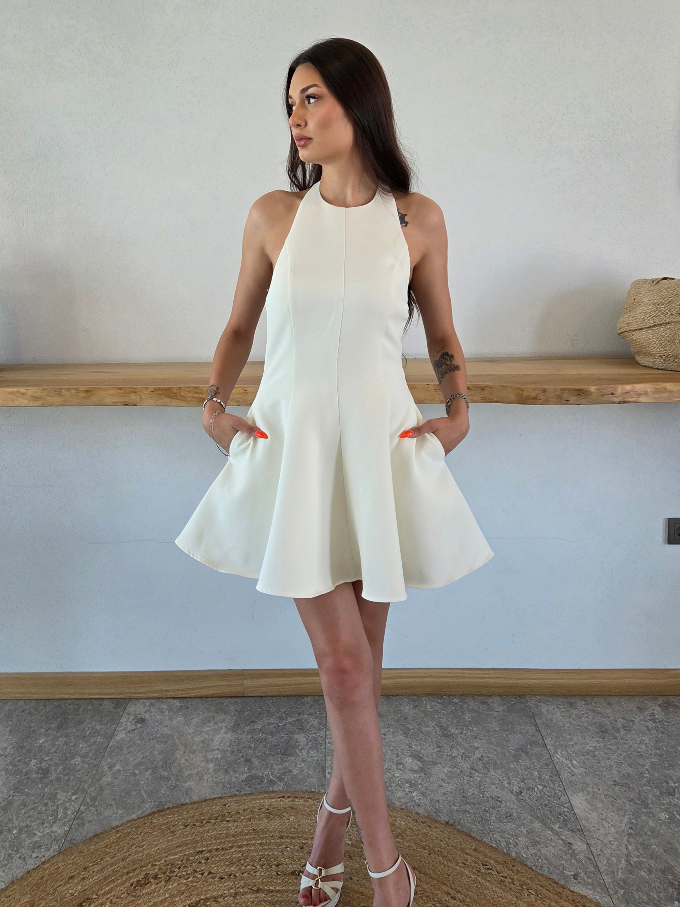 Halter Yaka Volanlı Elbise - Beyaz
