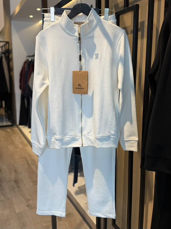 MARKA MODEL ARMALI EŞOFMAN TAKIMI