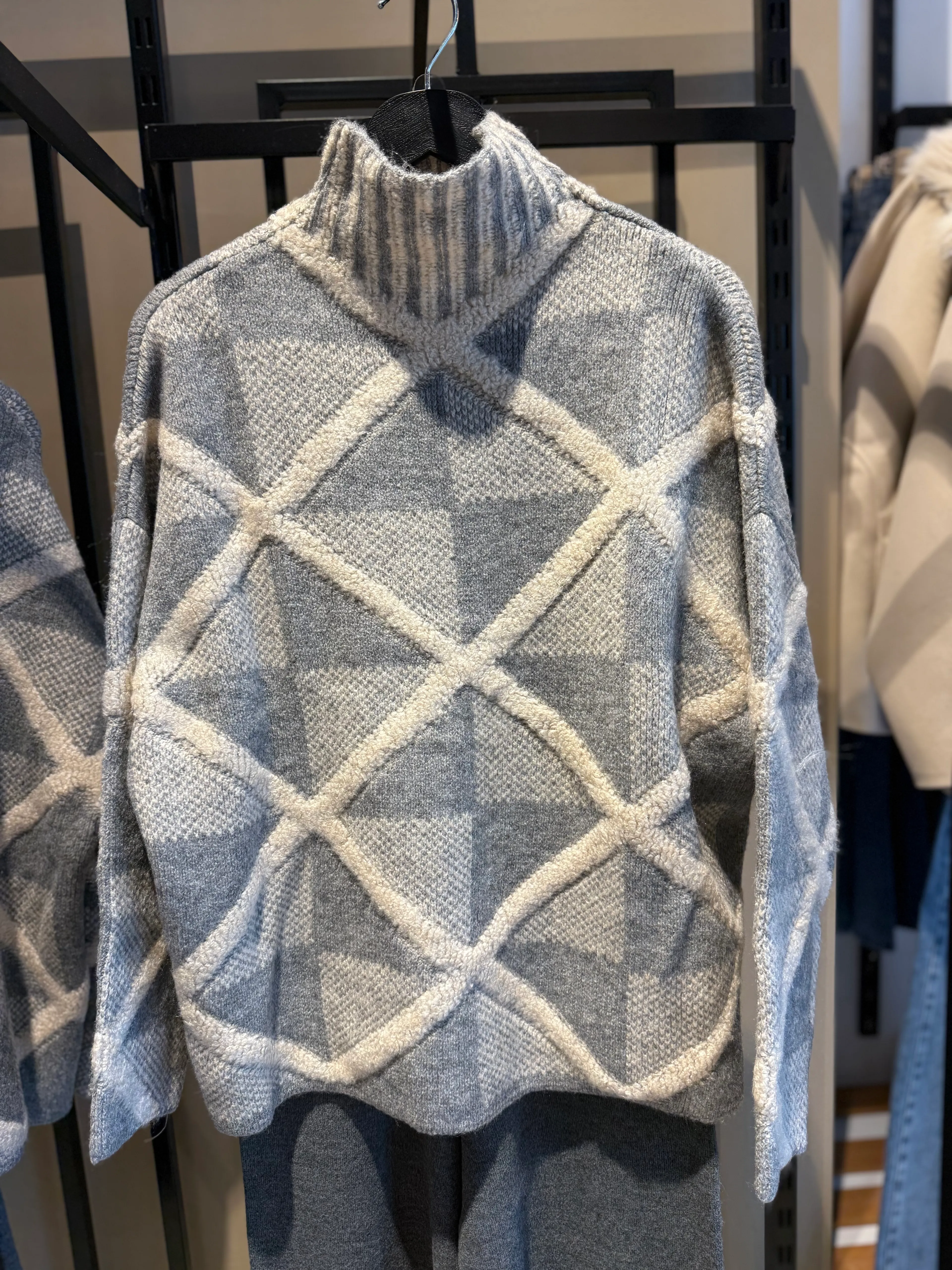 GEOMETRİK DESEN PREMİUM KALİTE KAZAK