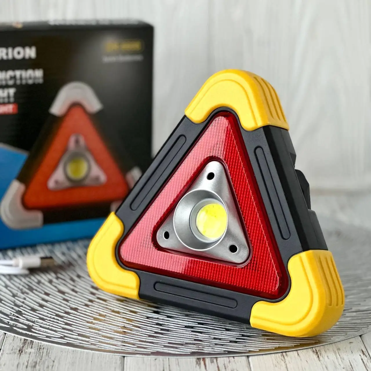 Micron Işıklı Üçgen Reflektör Led Projektör — 1