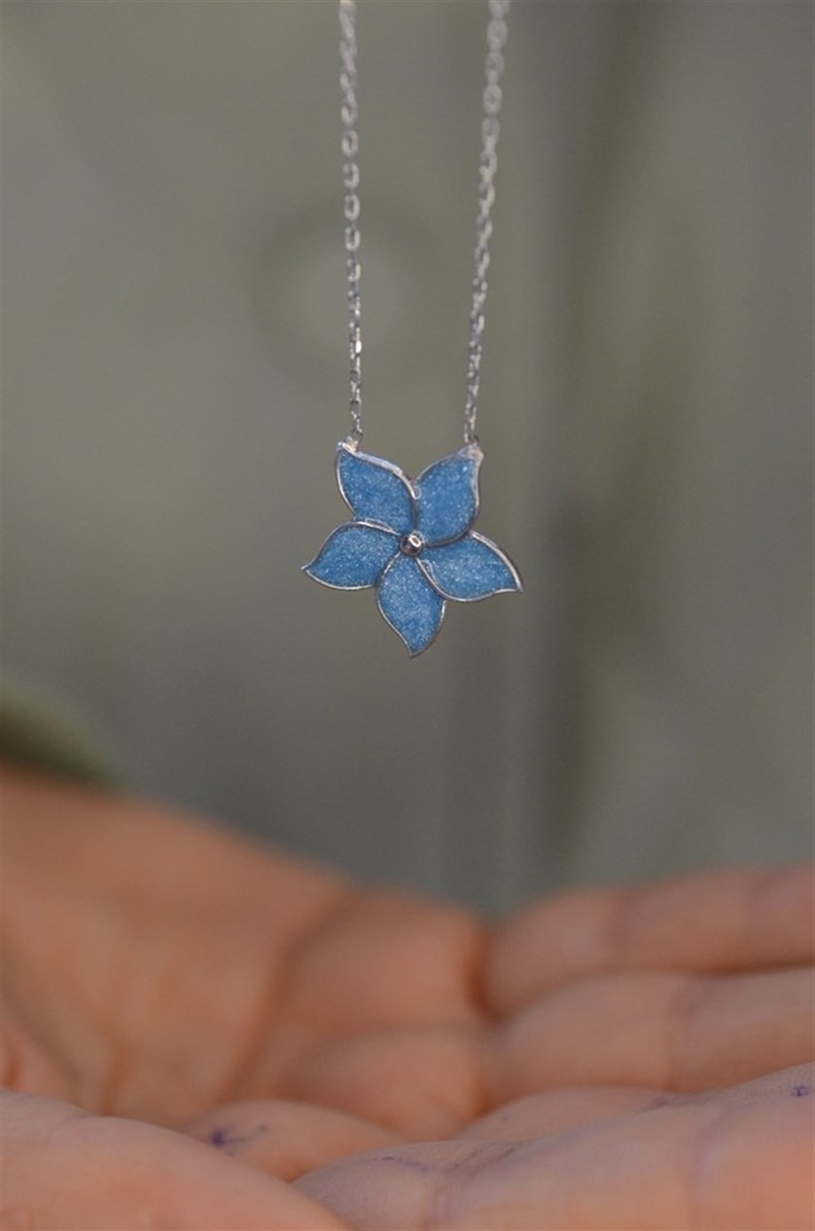 Vvl Mavi Çiçek Figür Gümüş Kolye