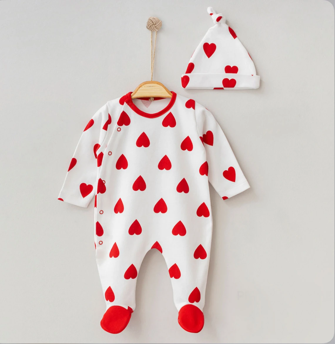 PUGİ KIZ 3-6-9 AY KALP BASKILI TULUM