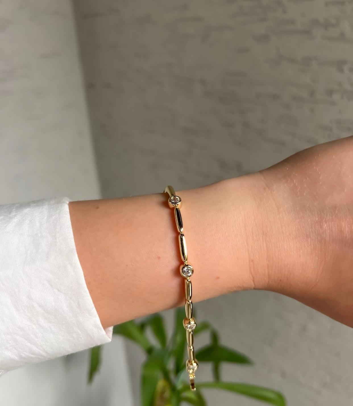 Minimal Altın Renk Taşlı Bileklik