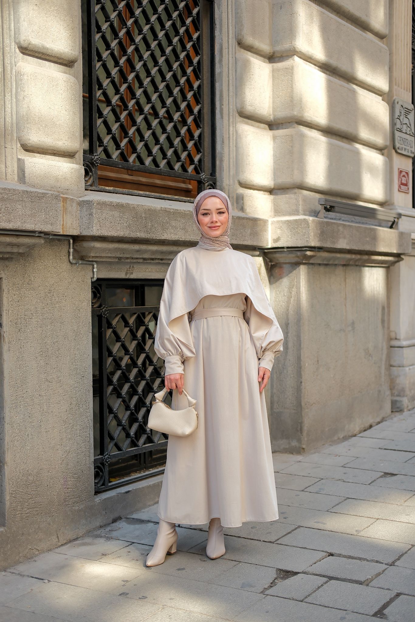 Mila Pelerin Detaylı Kadife Elbise - Krem