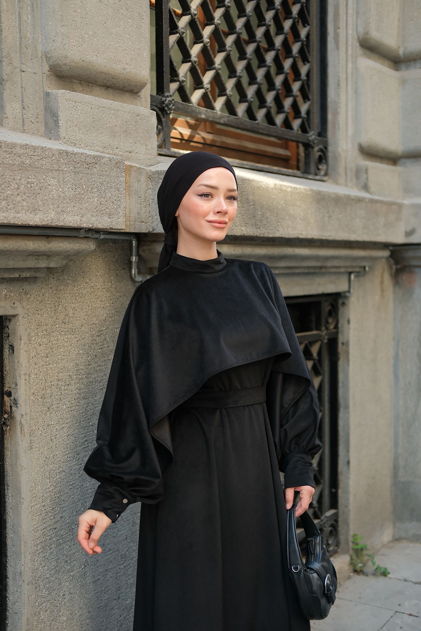 Mila Pelerin Detaylı Kadife Elbise - Siyah