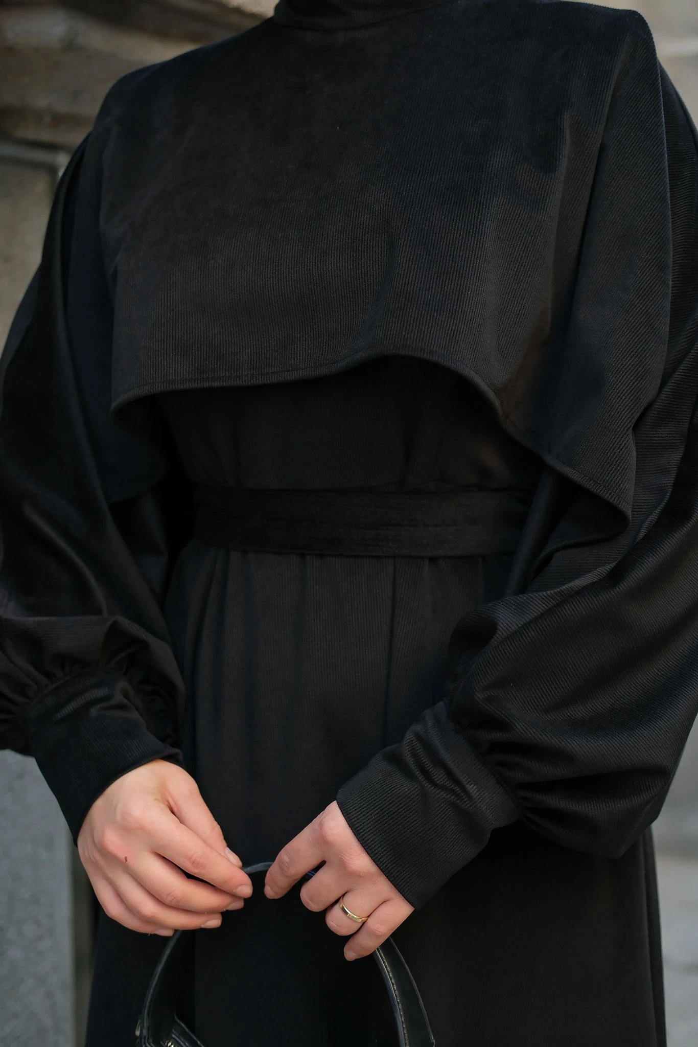 Mila Pelerin Detaylı Kadife Elbise - Siyah