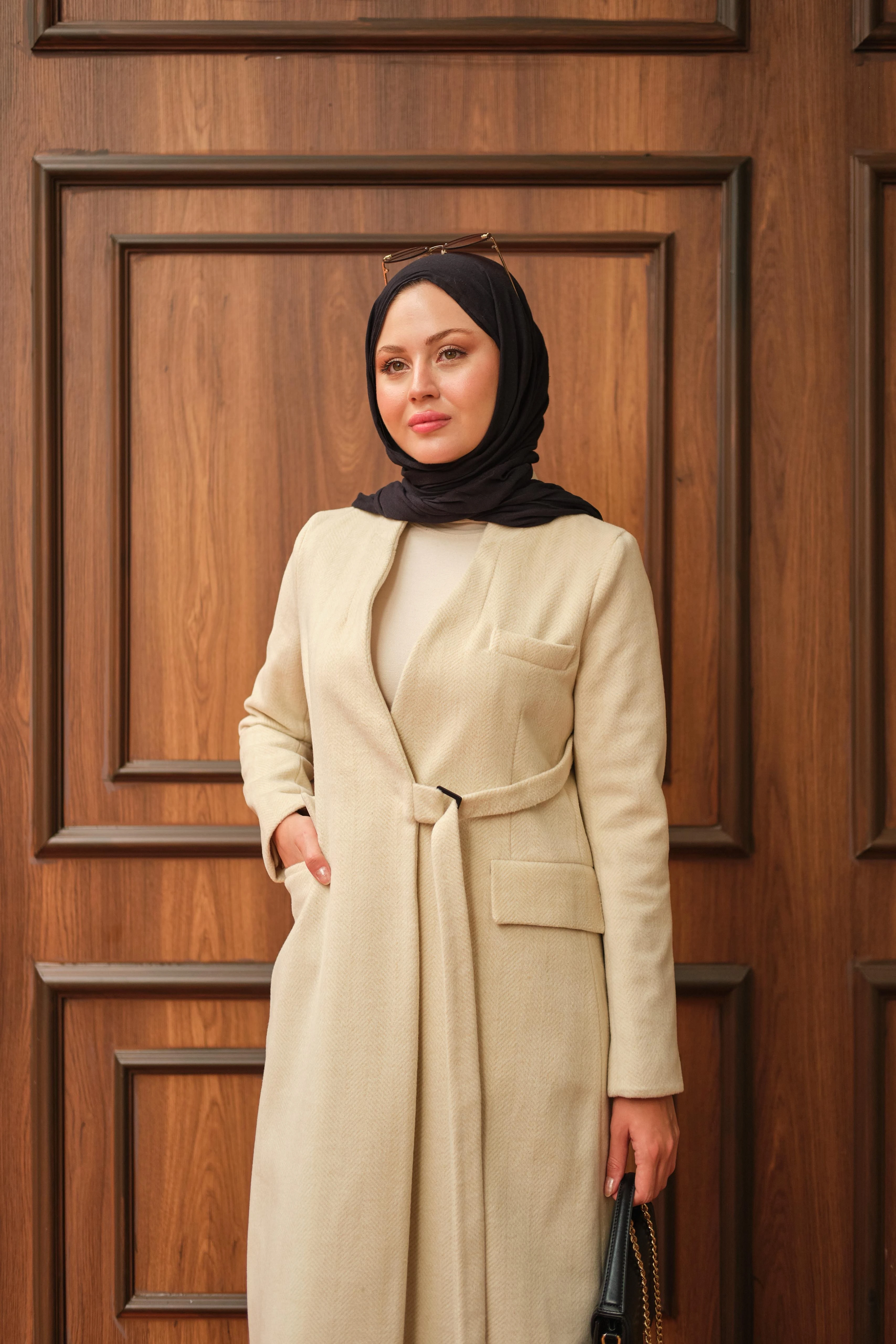 Alya Kuşaklı V Yaka Kaban-Krem