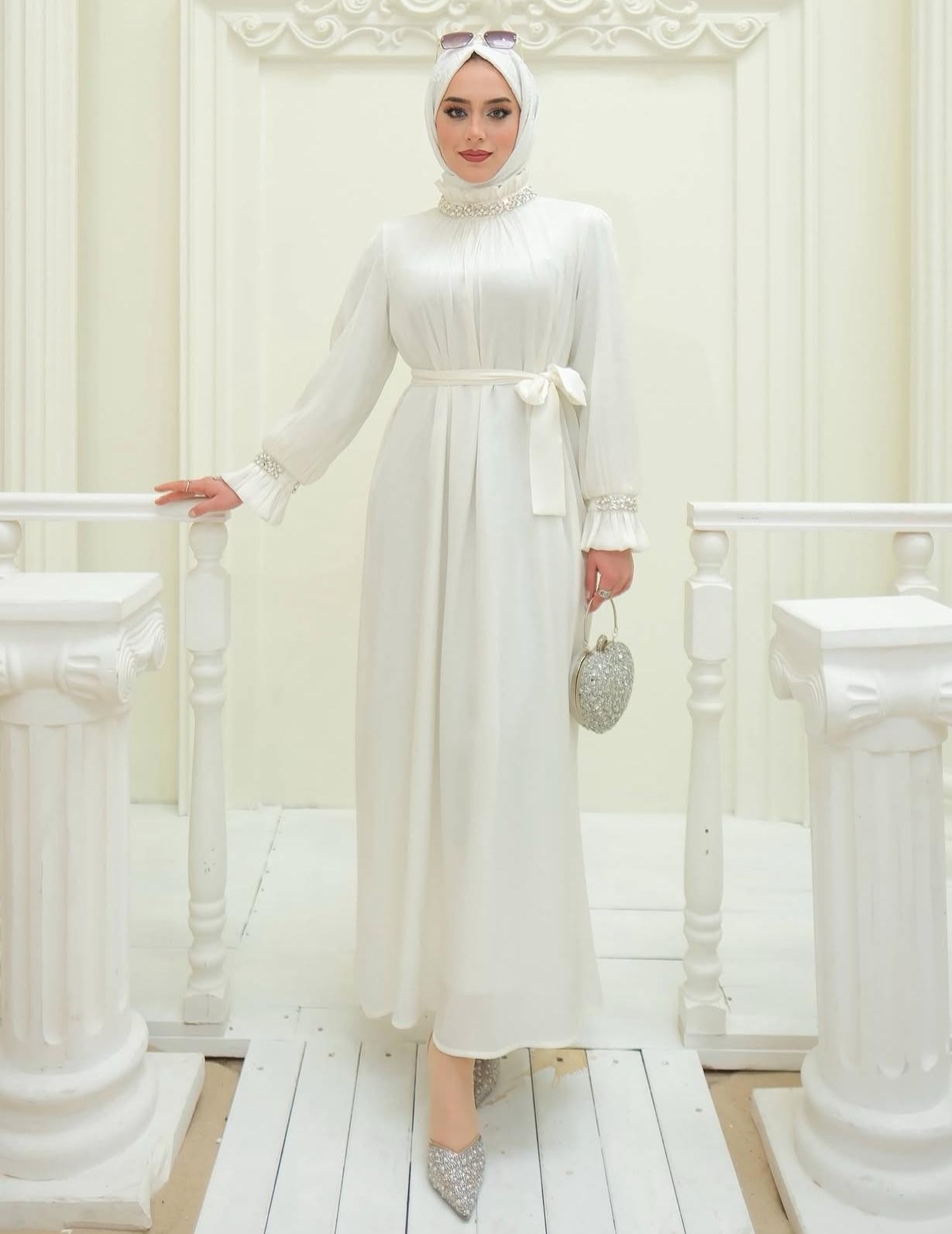 Yakası Taşlı Lady Elbise Beyaz ELB33