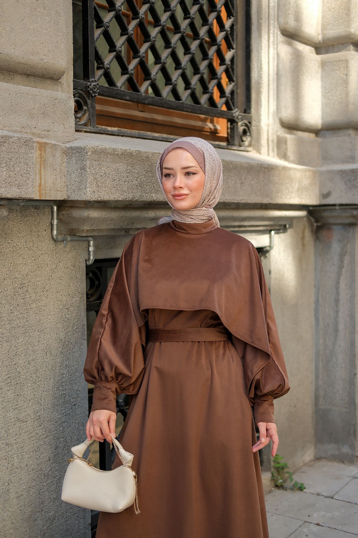 Mila Pelerin Detaylı Kadife Elbise - Kahverengi